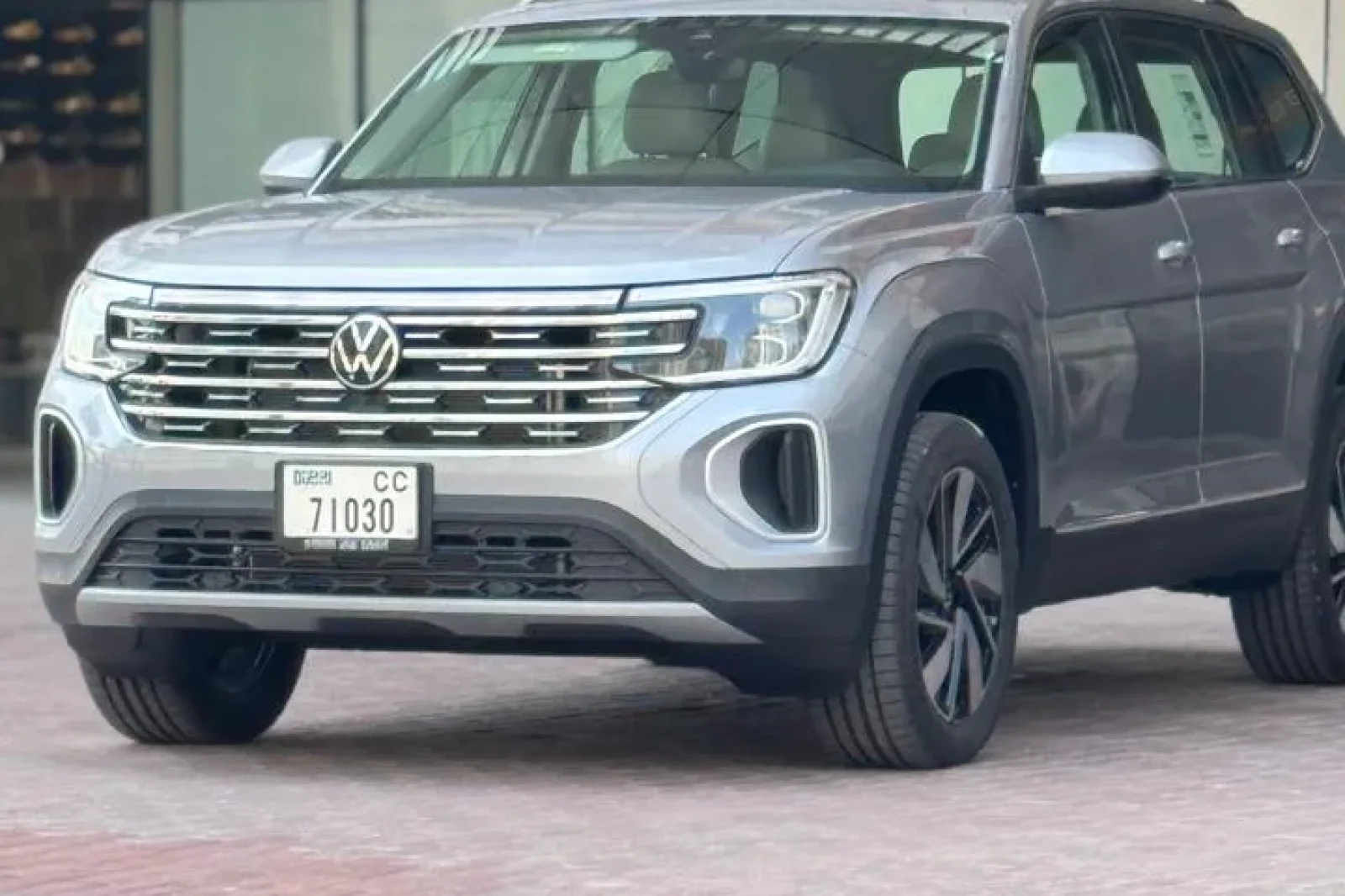 Huren Volkswagen Teramont  Grijs 2025 in Dubai