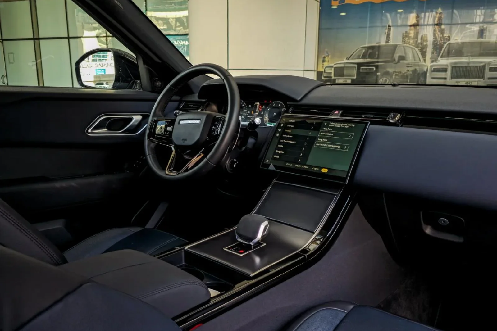 Miete Land Rover Range Rover Velar  Silber 2024 in der Dubai