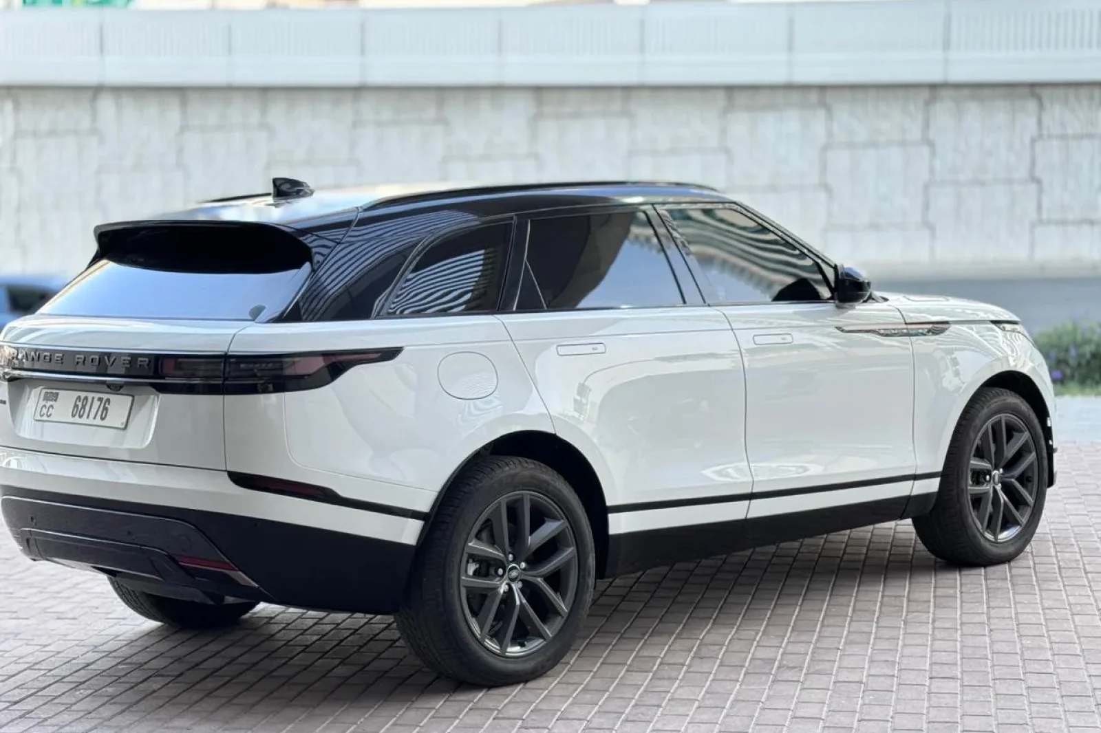 Alquiler Land Rover Range Rover Velar  Blanco 2024 en Dubái