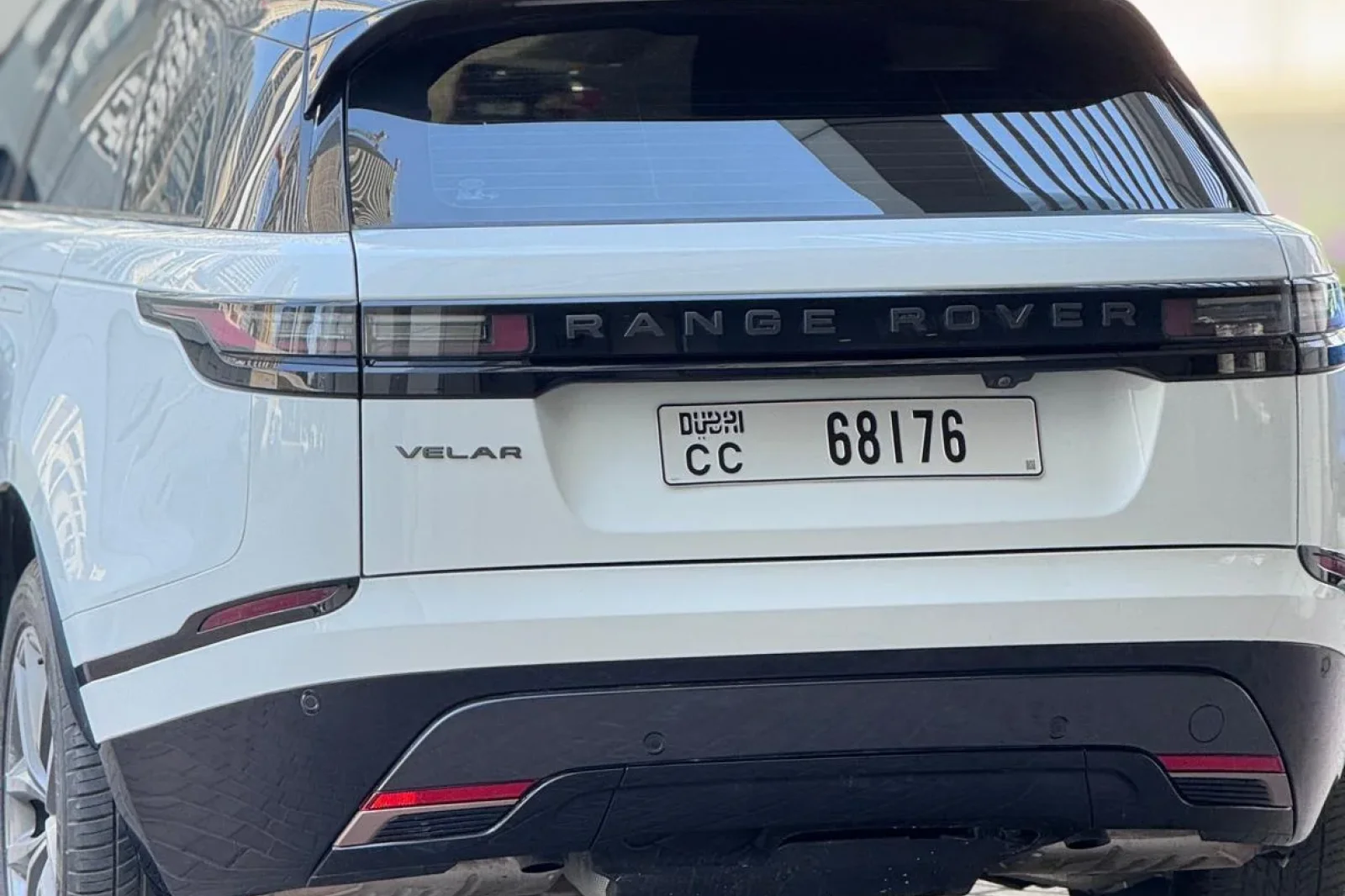 Alquiler Land Rover Range Rover Velar  Blanco 2024 en Dubái