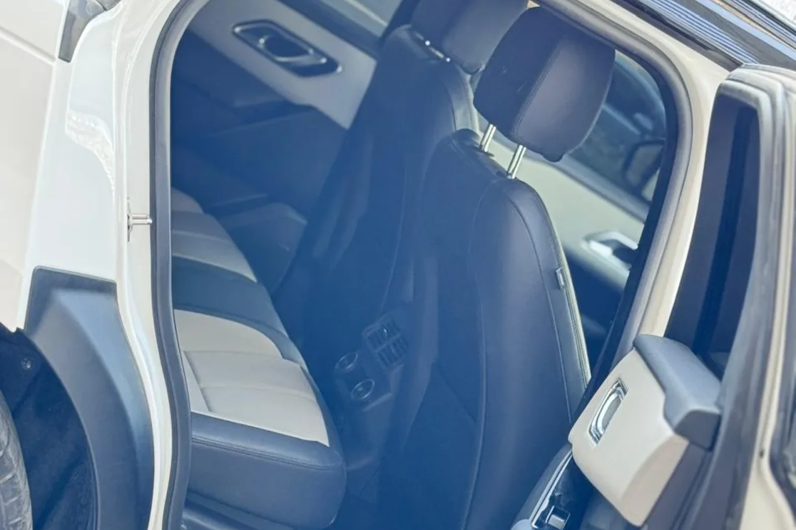 Alquiler Land Rover Range Rover Velar  Blanco 2024 en Dubái