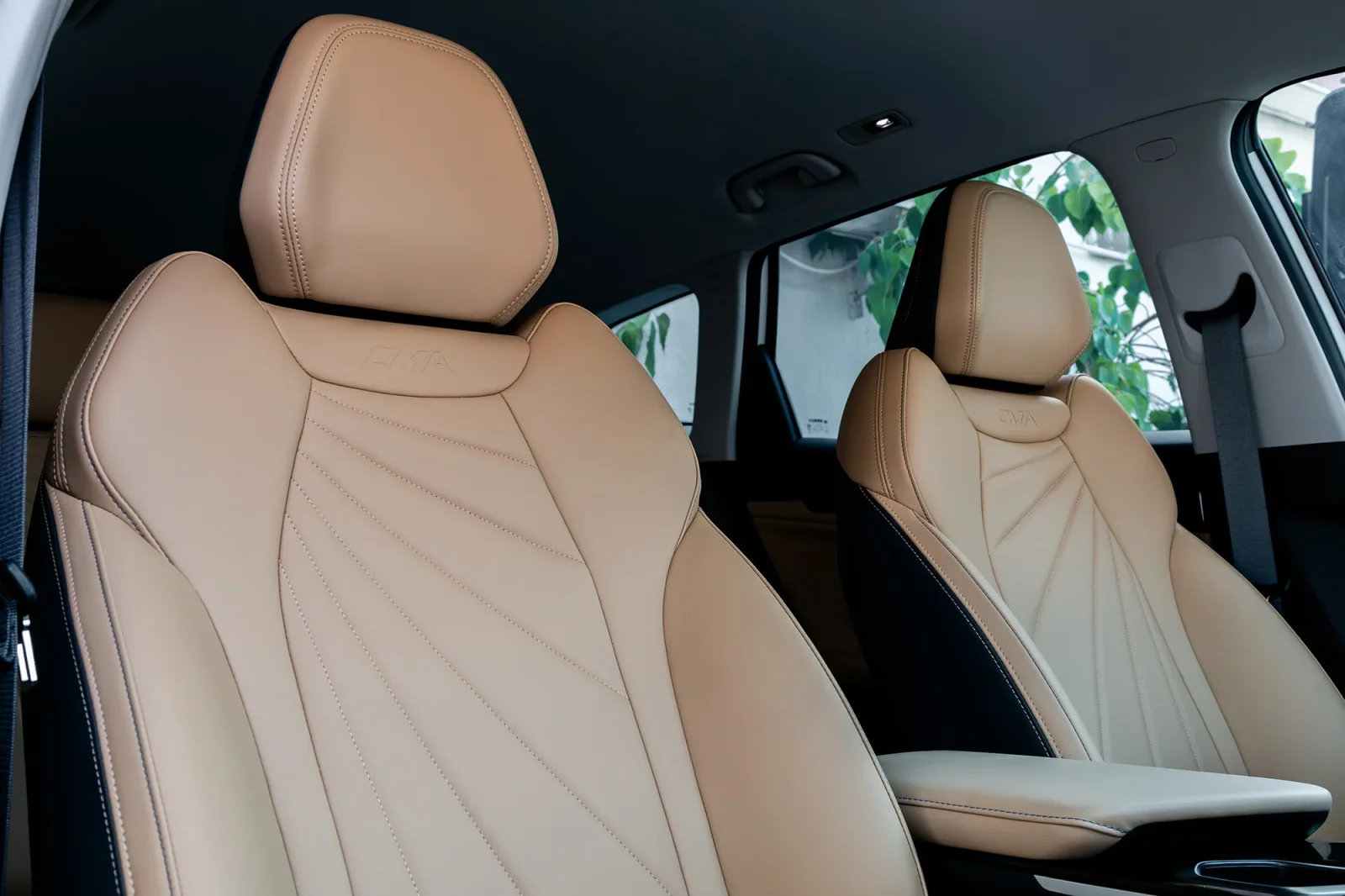 Kiralık Geely Starray  Beyaz 2025 içinde Dubai - 6 