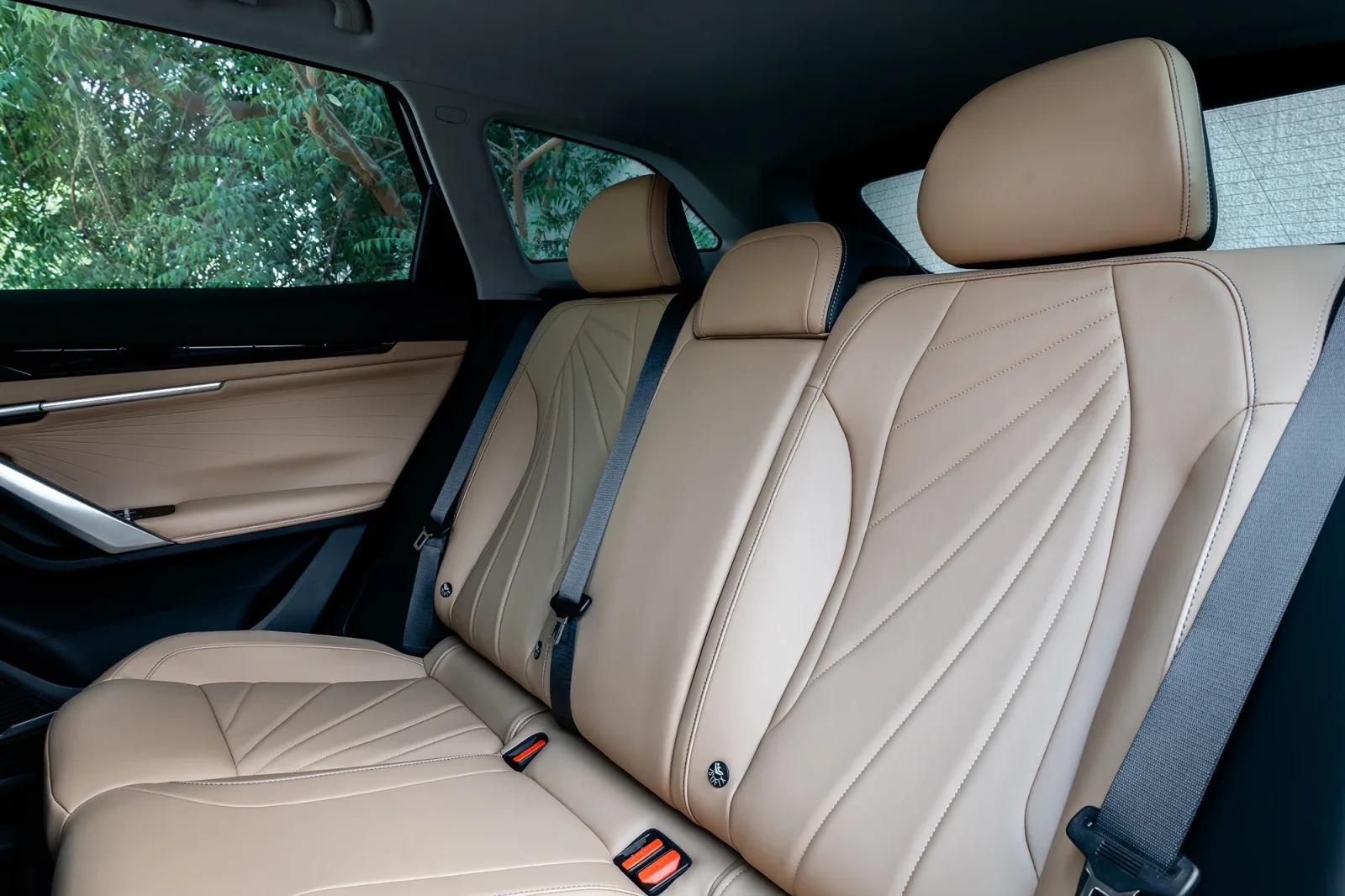 Kiralık Geely Starray  Beyaz 2025 içinde Dubai - 7 