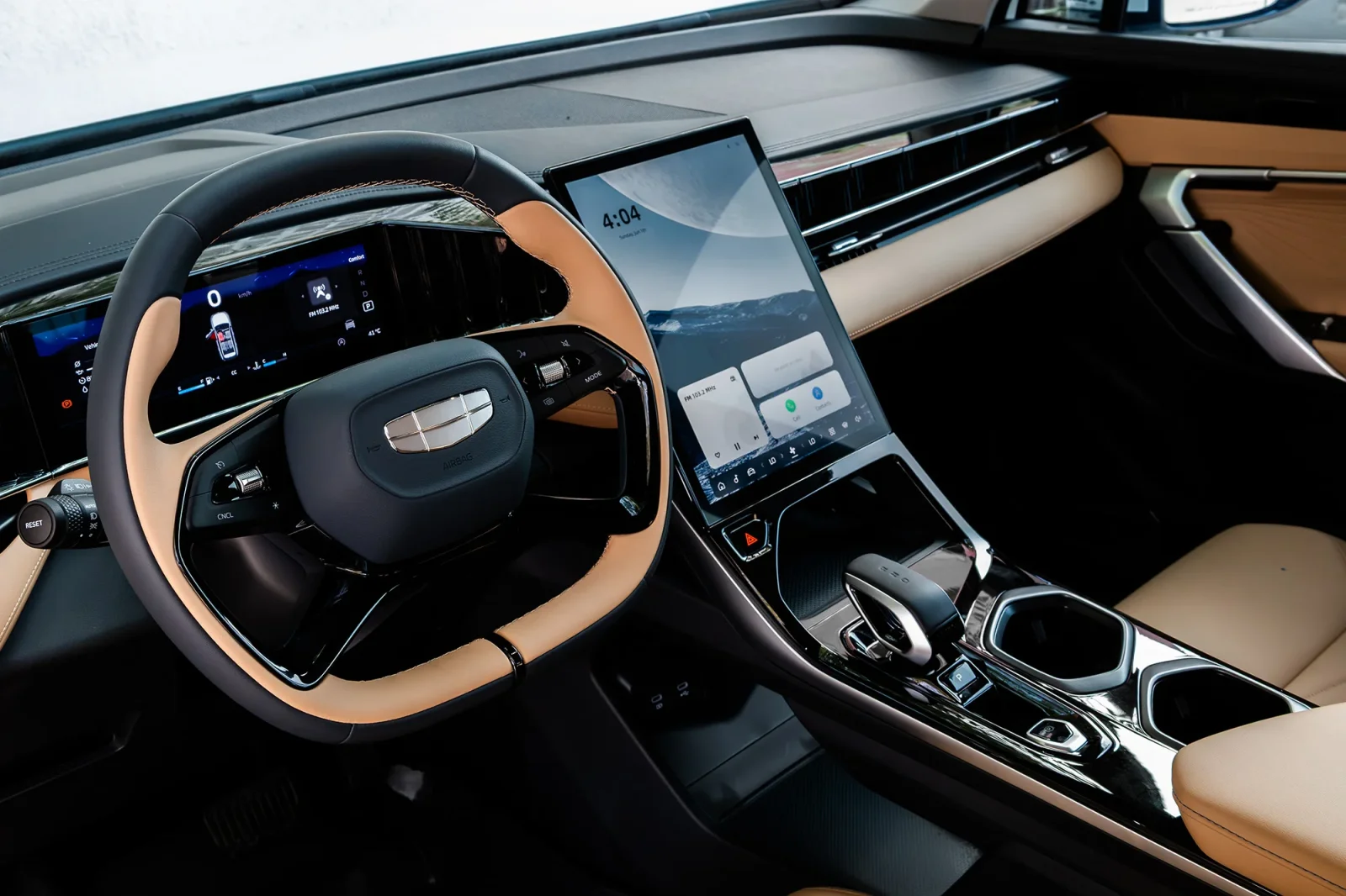 Kiralık Geely Starray  Beyaz 2025 içinde Dubai - 4 