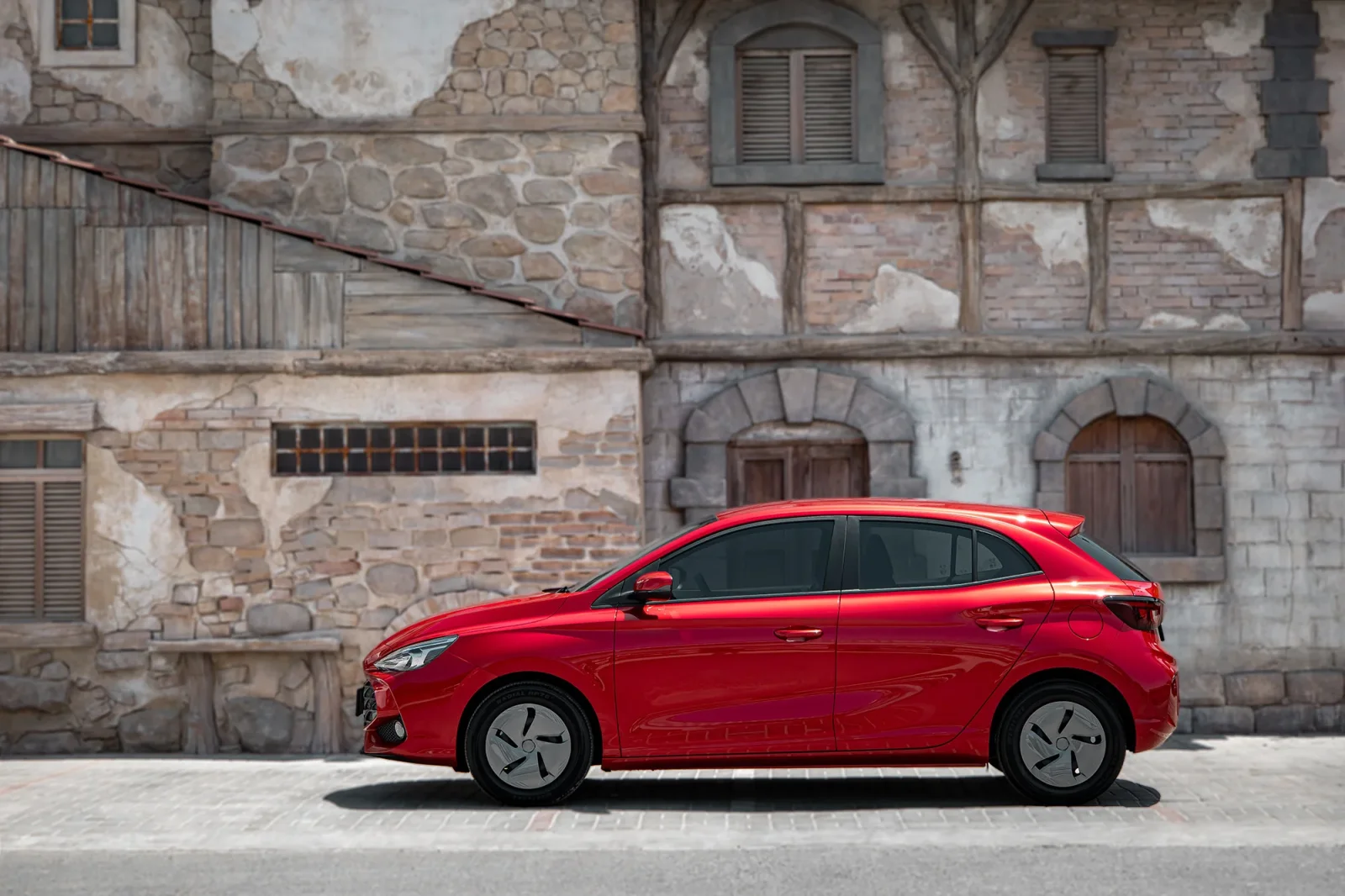 Alquiler MG 3  Rojo 2025 en Dubái - 10 