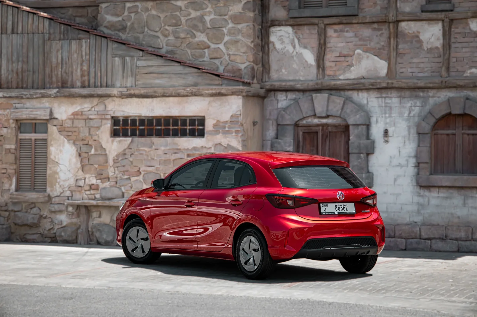 Alquiler MG 3  Rojo 2025 en Dubái - 3 