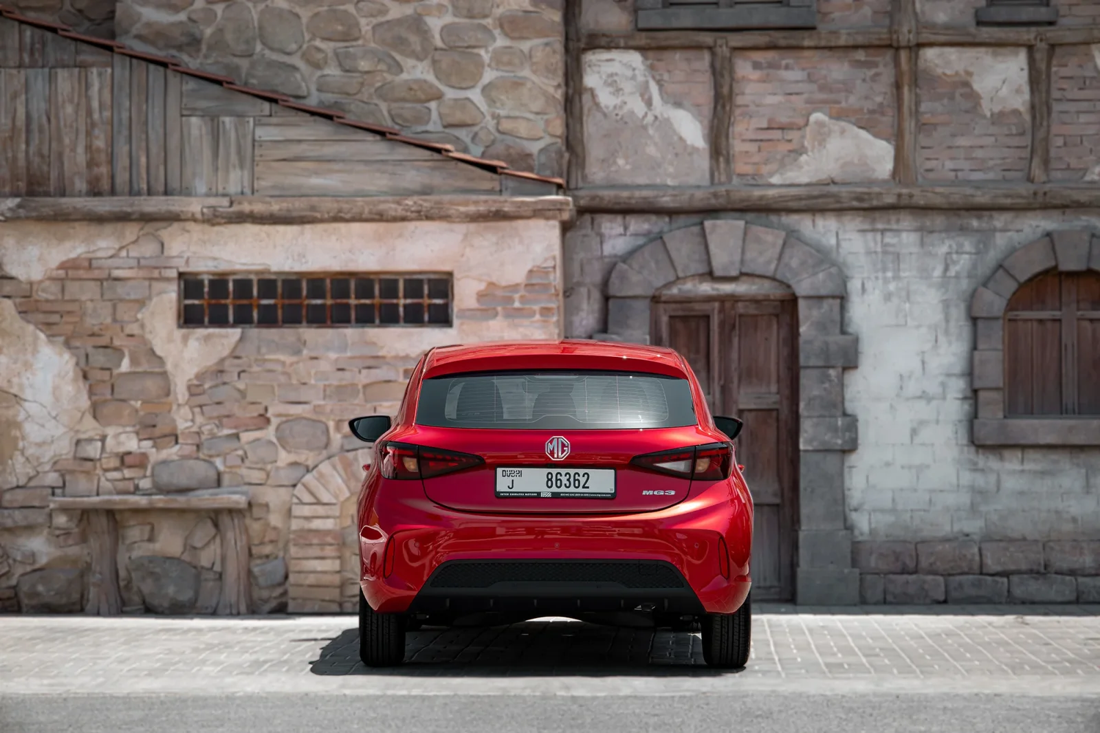 Alquiler MG 3  Rojo 2025 en Dubái - 13 