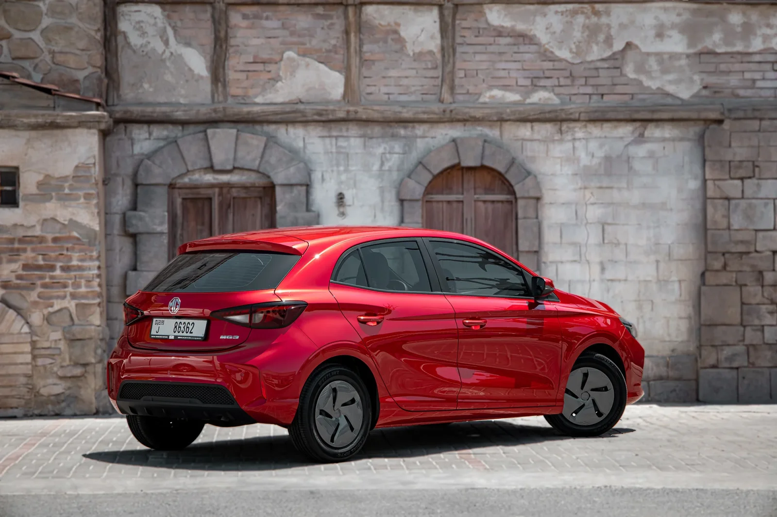 Alquiler MG 3  Rojo 2025 en Dubái - 12 