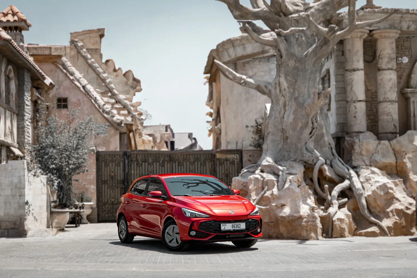 Alquiler MG 3  Rojo 2025 en Dubái - 2 