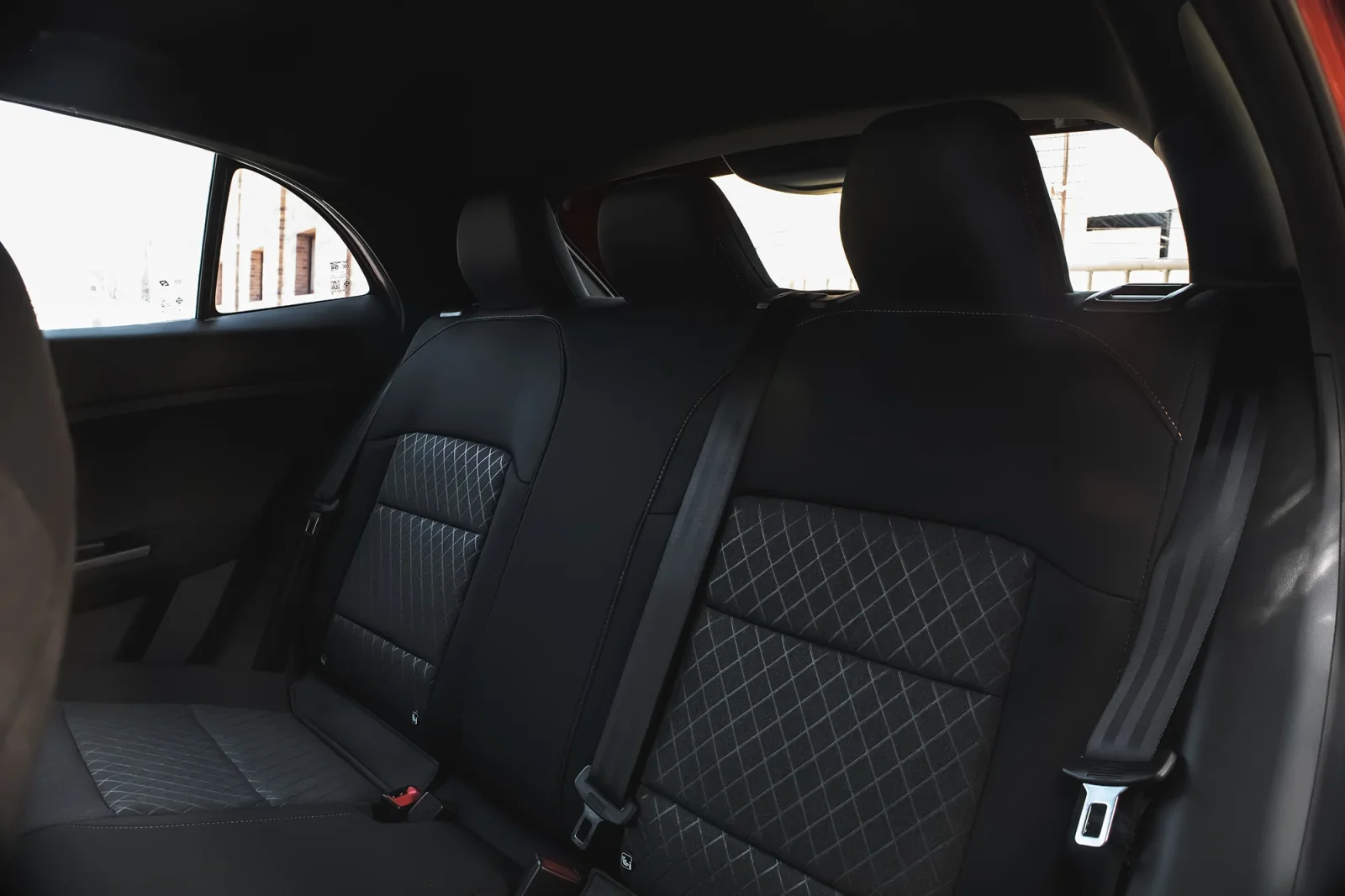 Alquiler MG 3  Rojo 2025 en Dubái - 9 