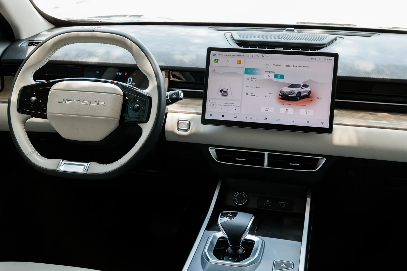 Loyer Jetour Dashing  Noir 2025 en Dubai - 8 