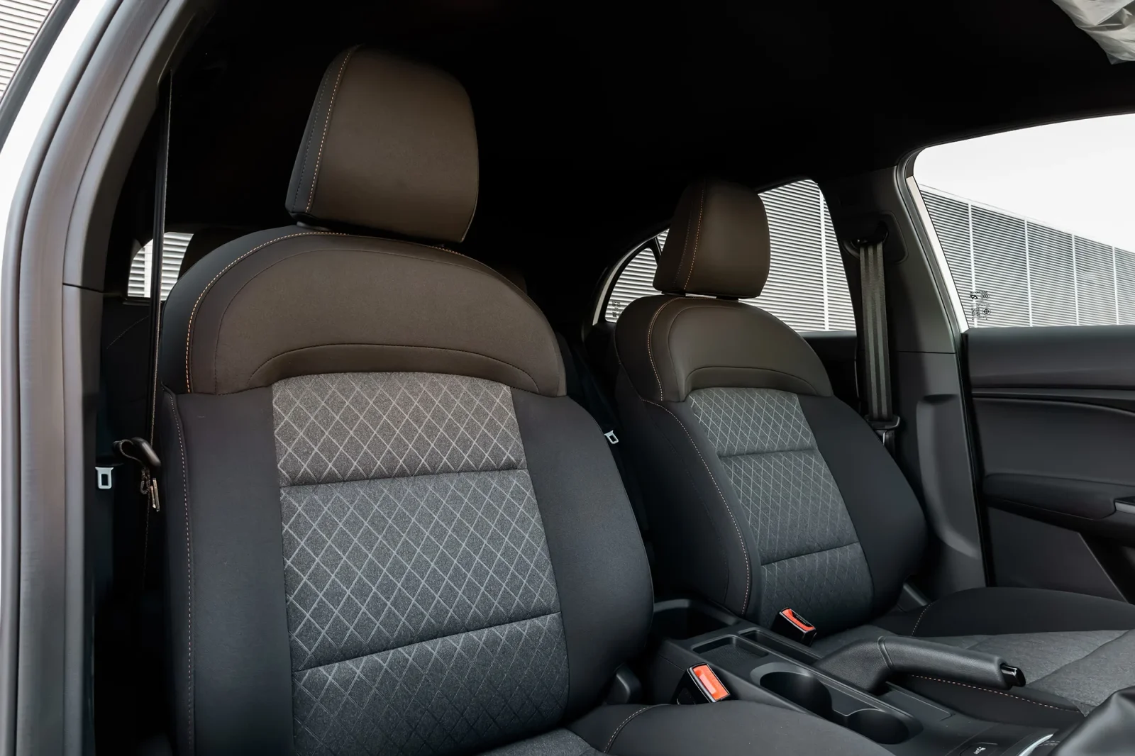 Huren MG 3  Wit 2025 in Dubai - 3 