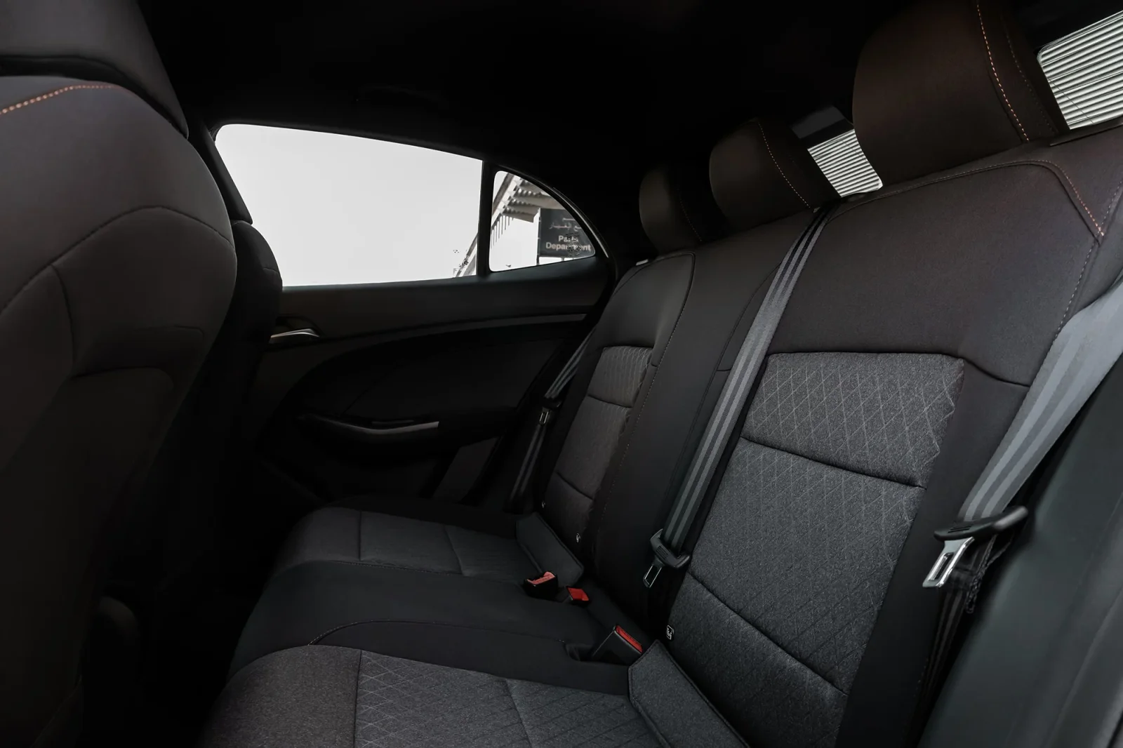 Huren MG 3  Wit 2025 in Dubai - 10 