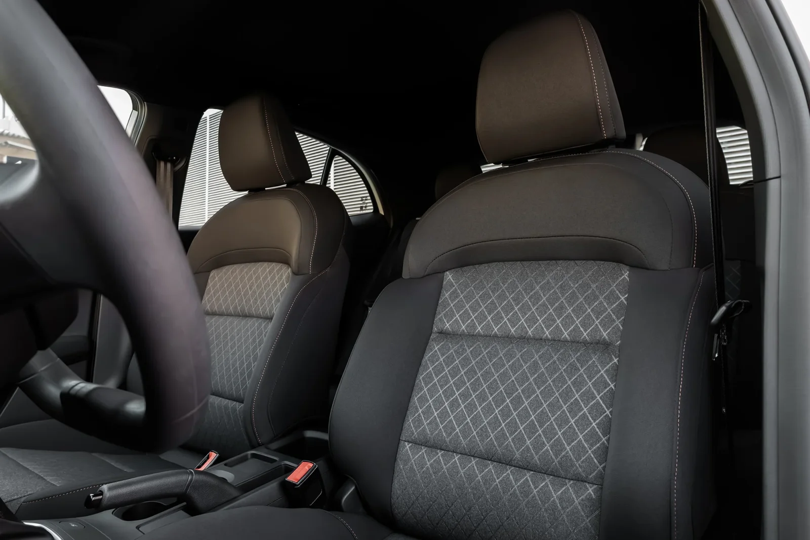 Huren MG 3  Wit 2025 in Dubai - 9 