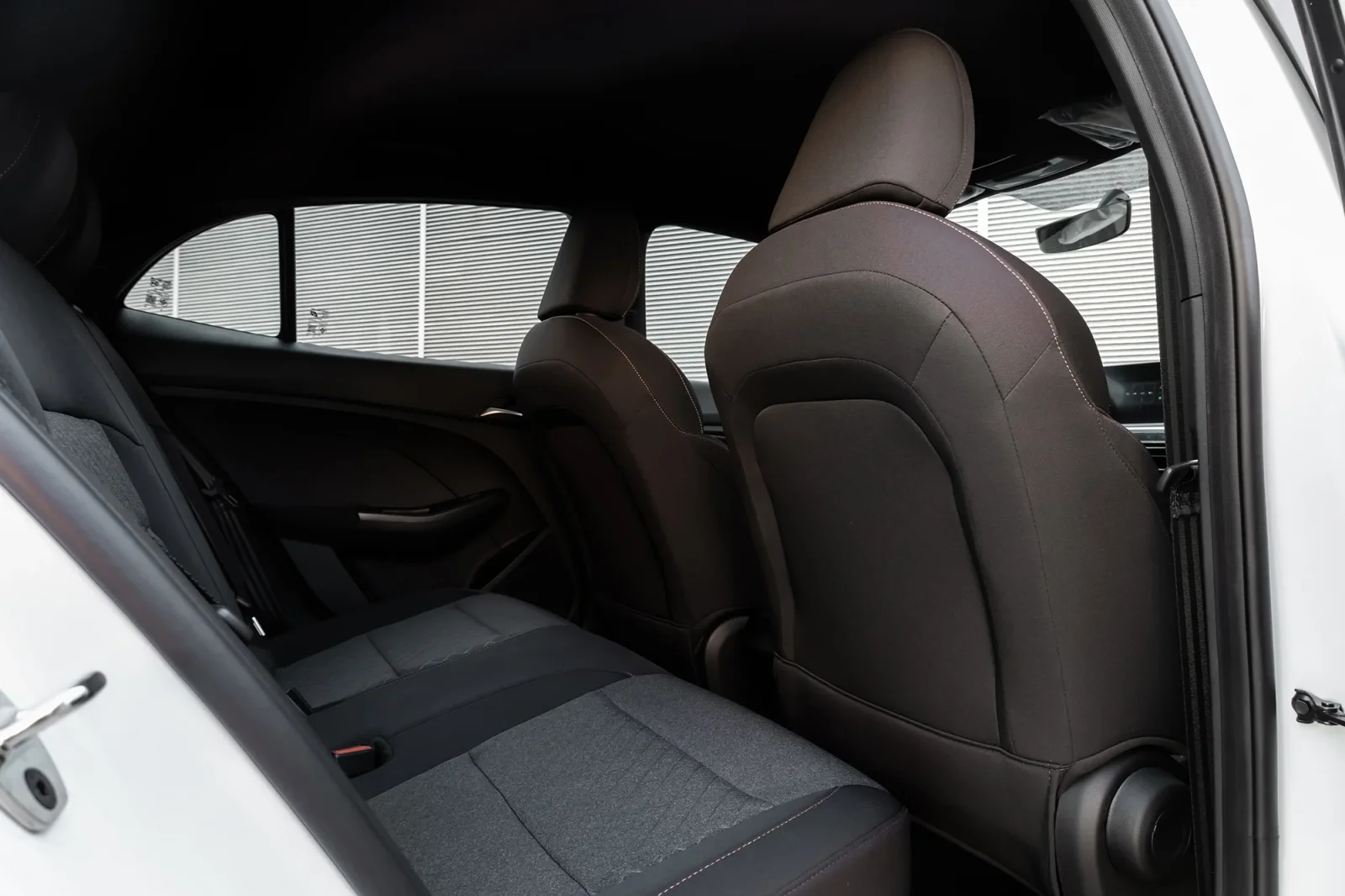 Huren MG 3  Wit 2025 in Dubai - 8 