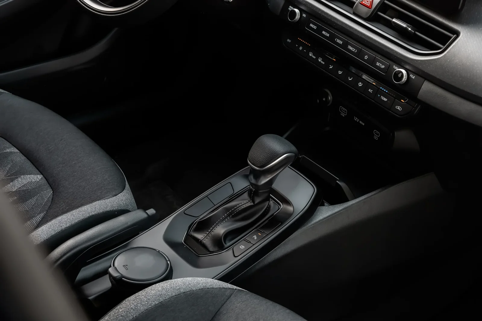 Loyer Kia K3  Bleu 2025 en Dubai - 10 