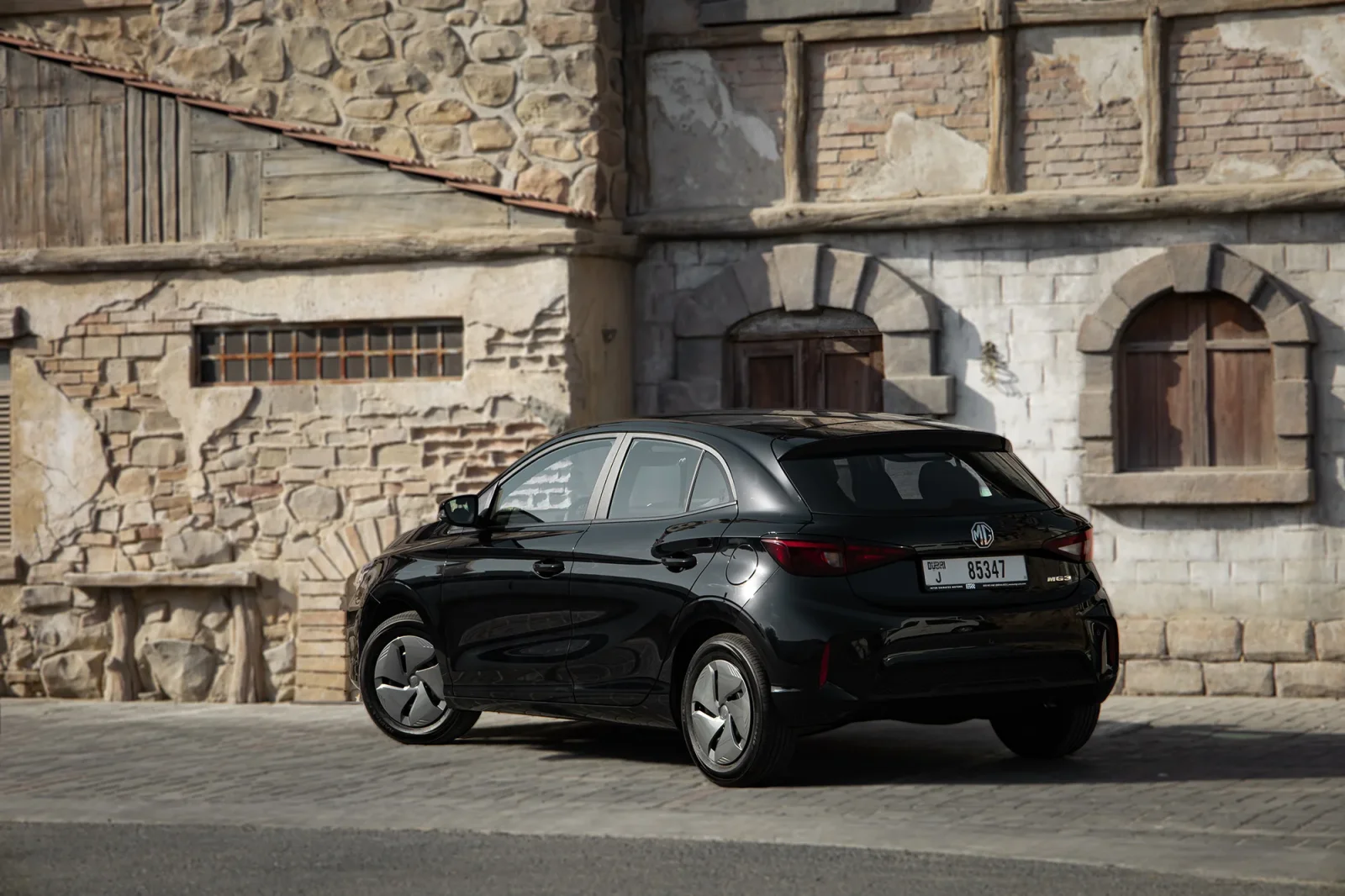 Huren MG 3  Zwart 2025 in Dubai - 7 