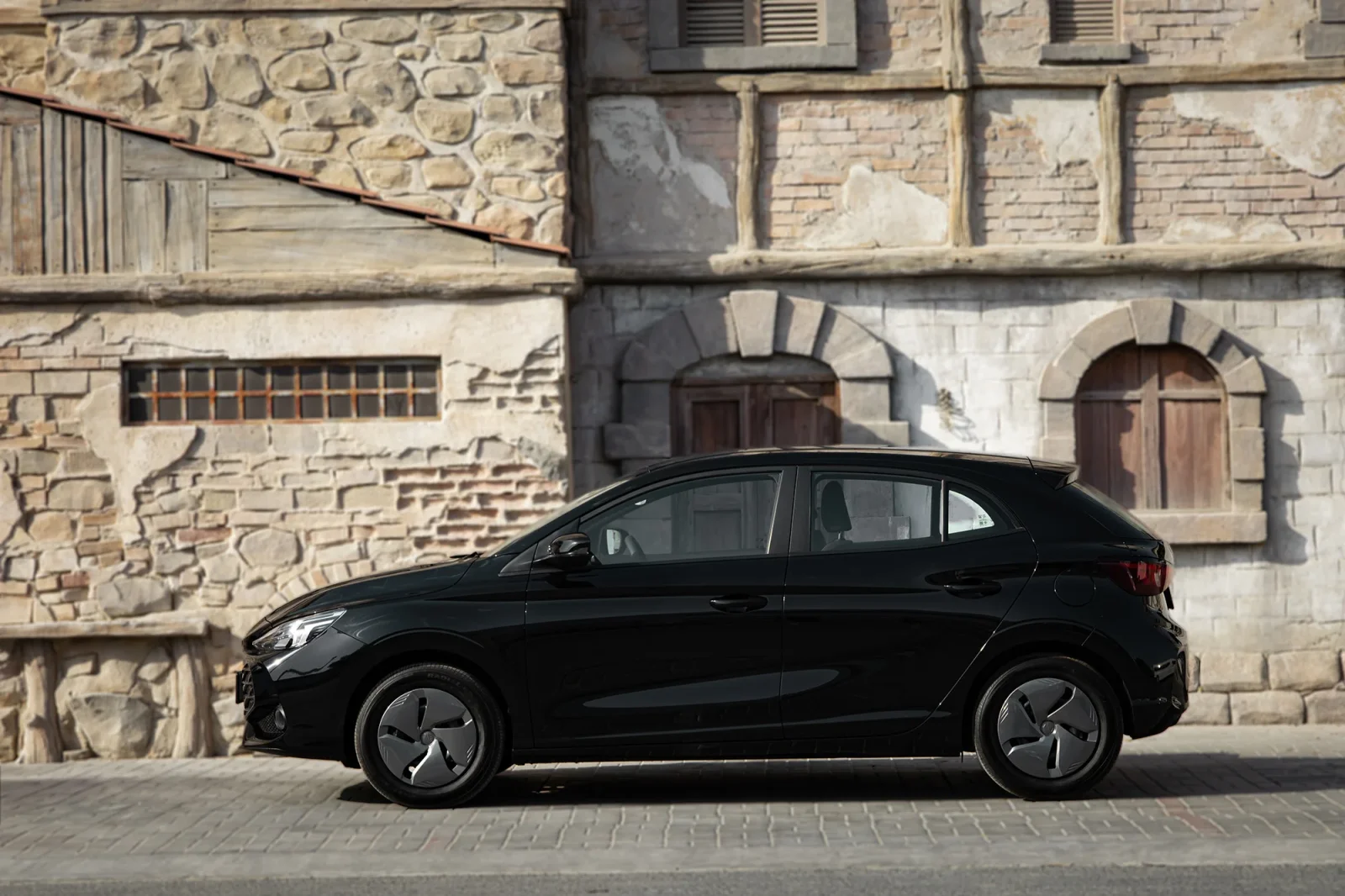 Huren MG 3  Zwart 2025 in Dubai - 12 