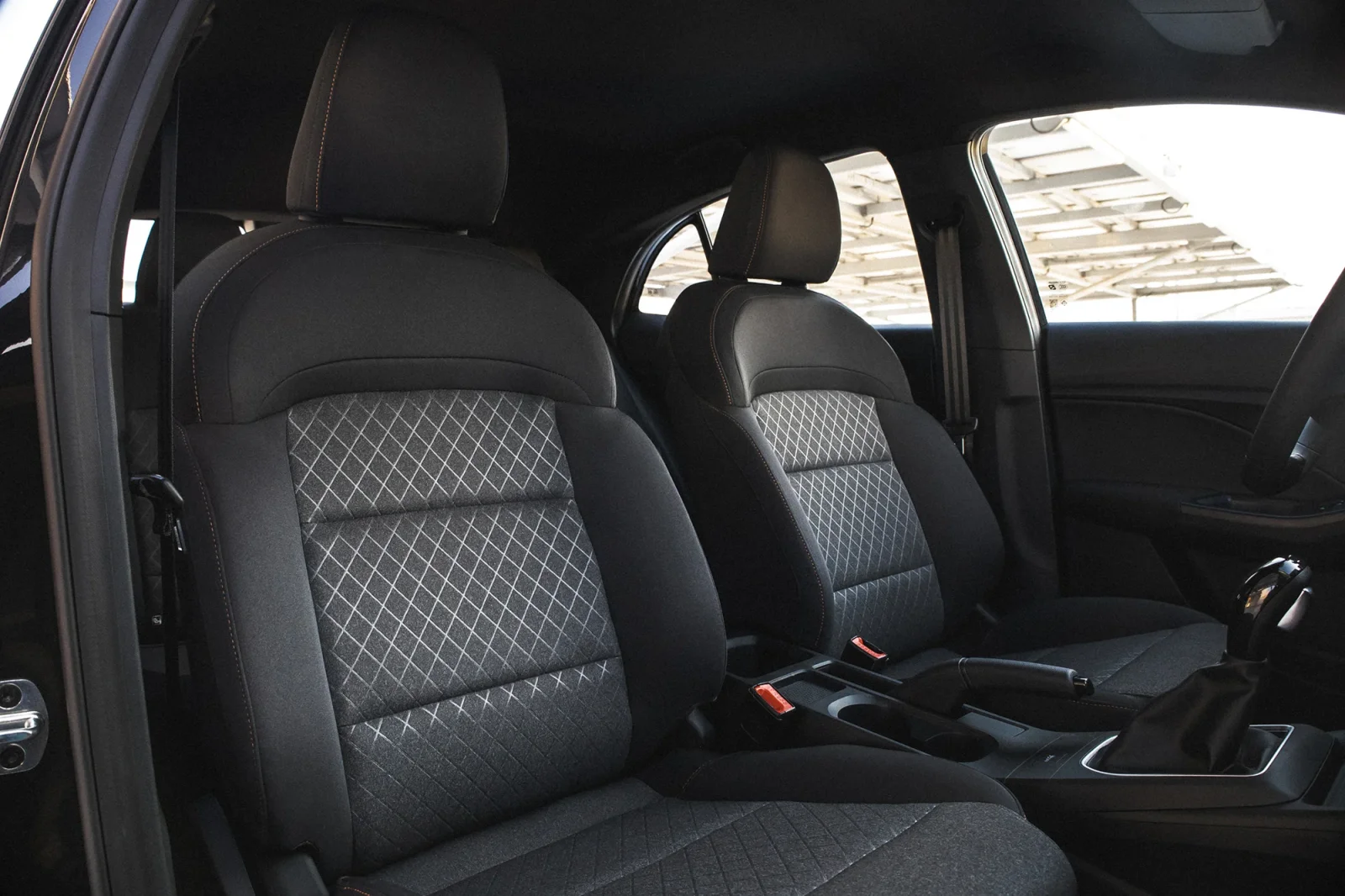 Huren MG 3  Zwart 2025 in Dubai - 5 