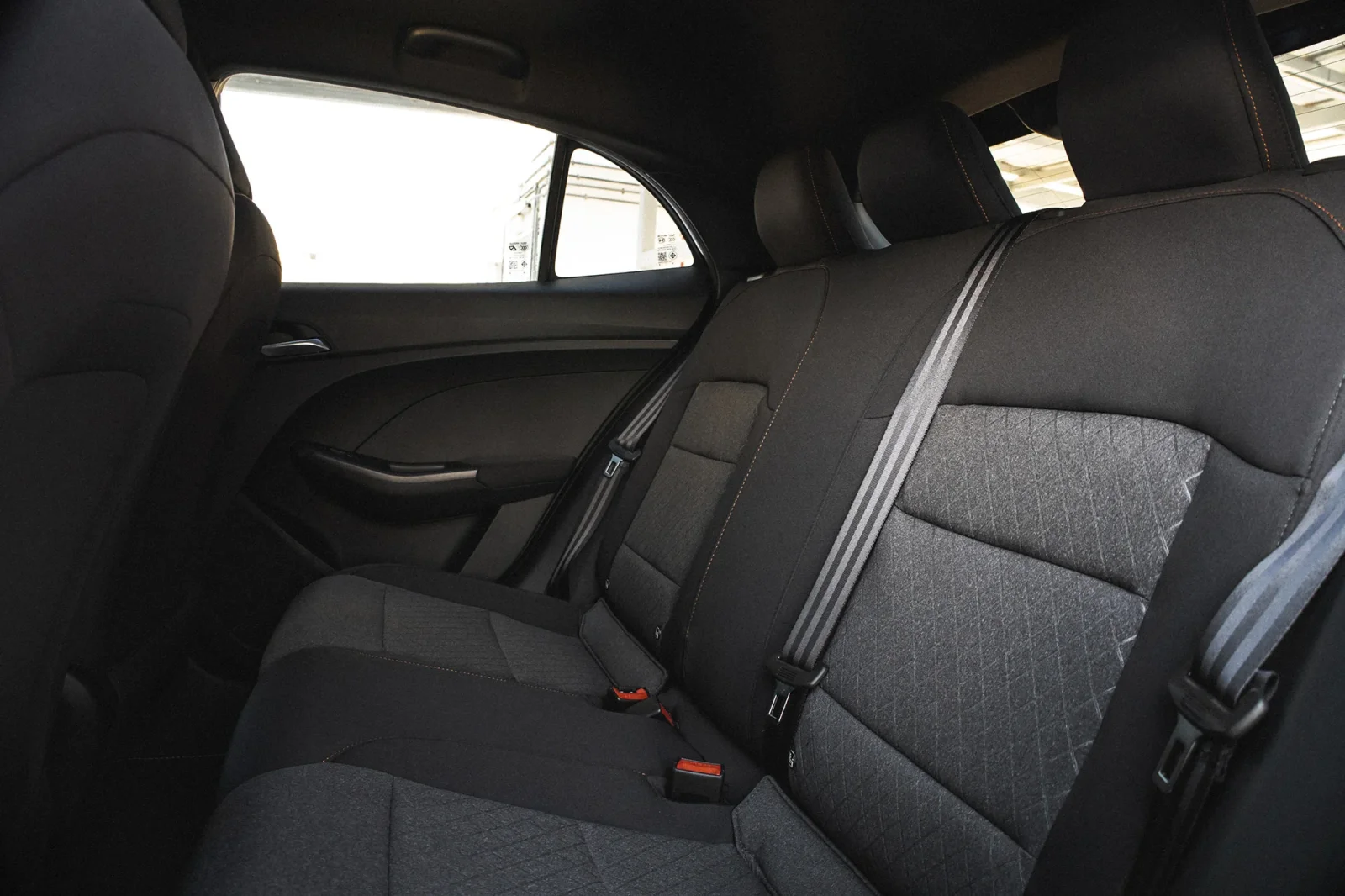 Huren MG 3  Zwart 2025 in Dubai - 6 