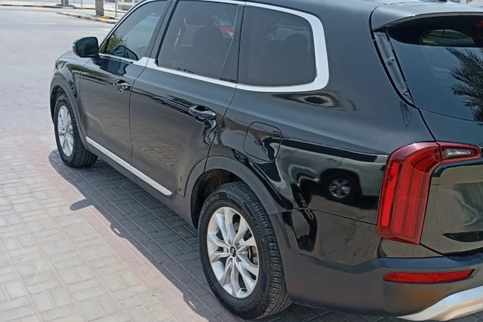 Rent Kia Telluride  Black 2021 in Dubai - 8 
