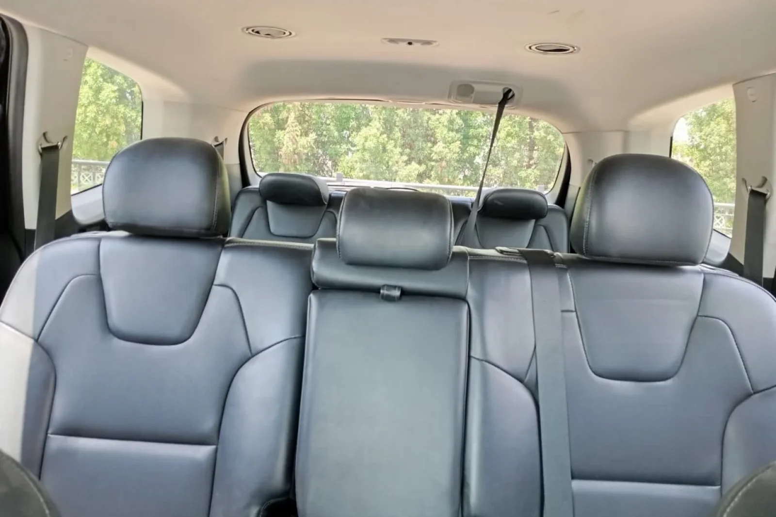 Rent Kia Telluride  Black 2021 in Dubai - 9 