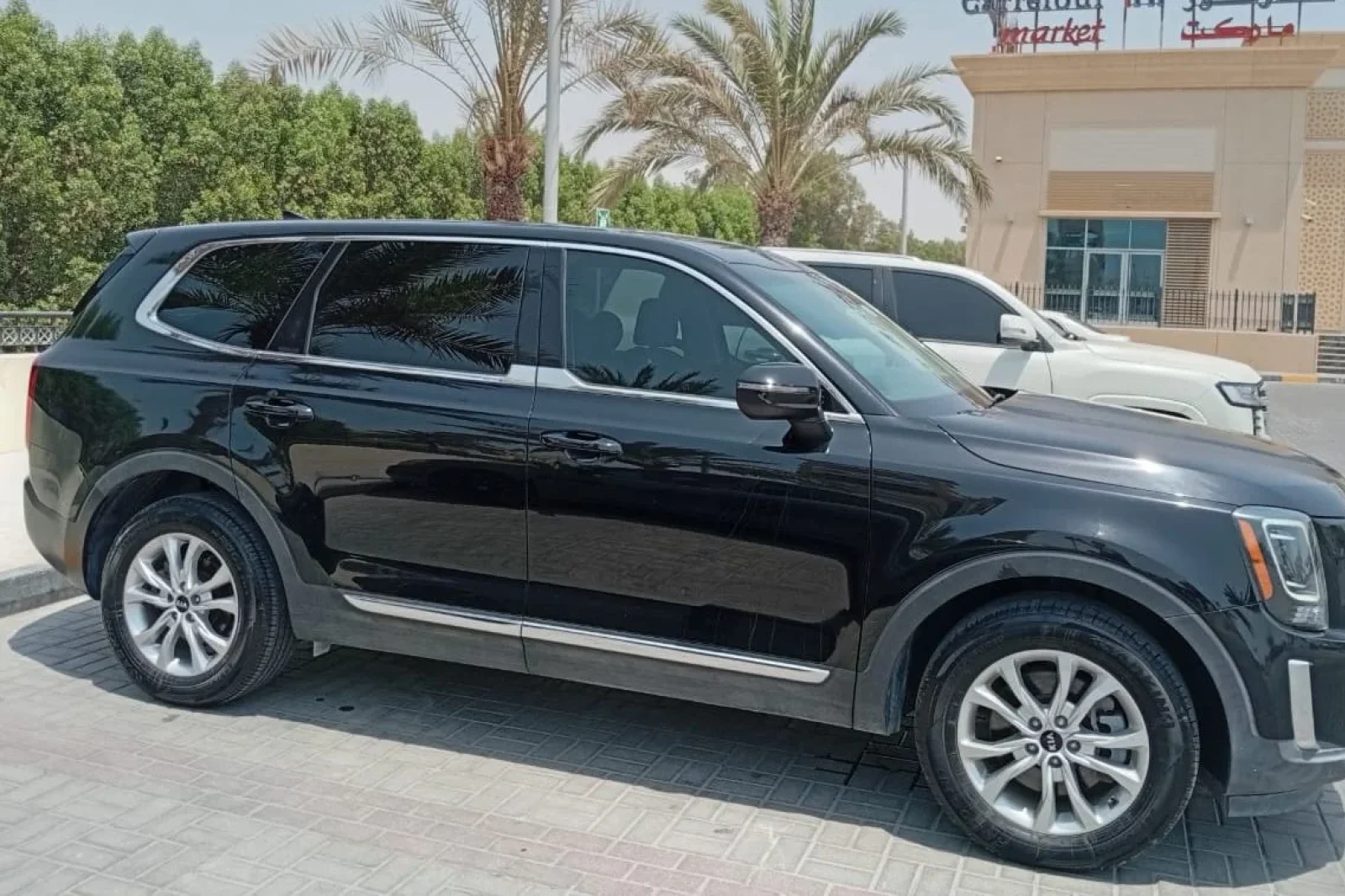 Rent Kia Telluride  Black 2021 in Dubai - 6 