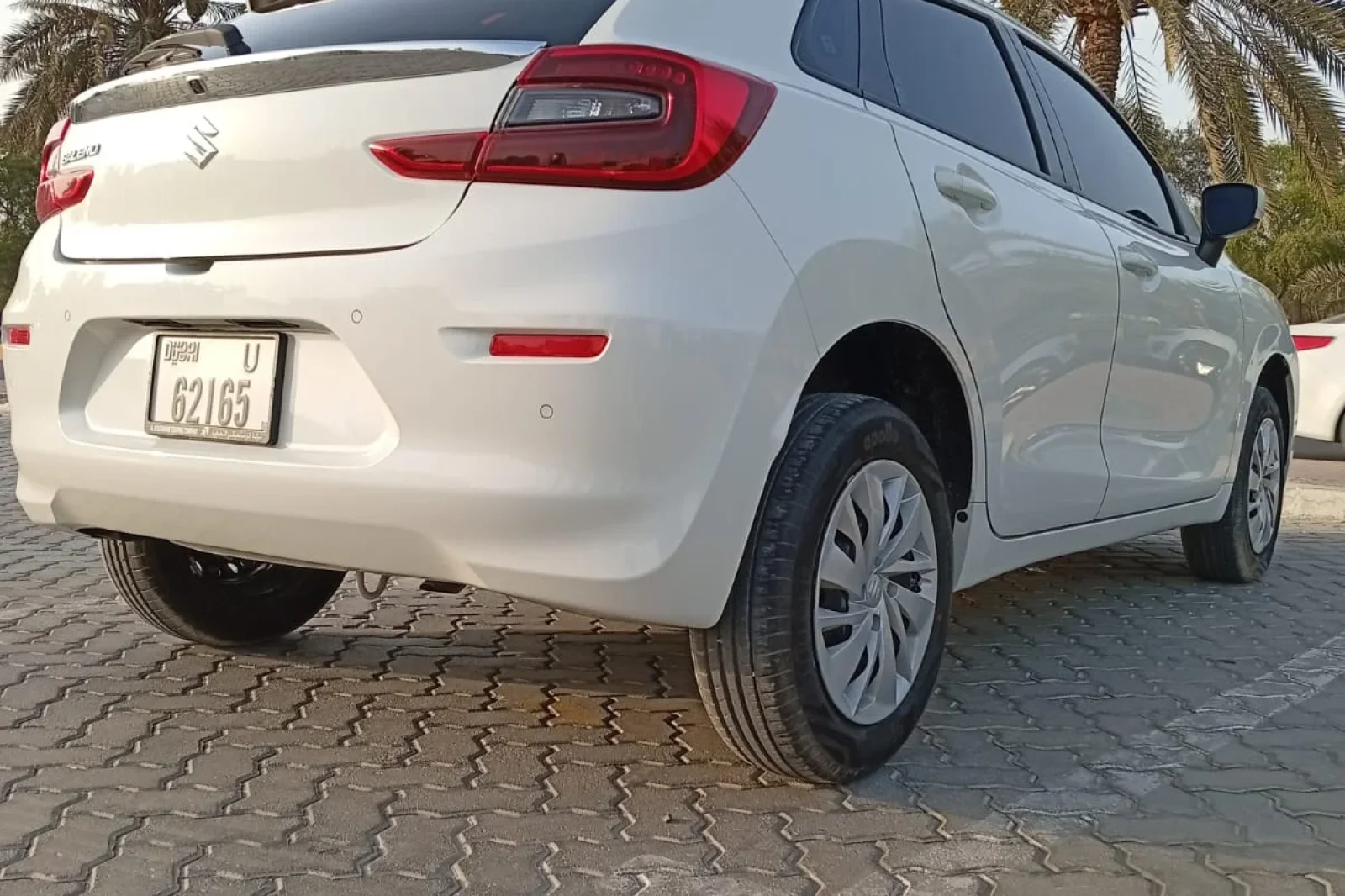 Kiralık Suzuki Baleno  Beyaz 2025 içinde Dubai - 11 