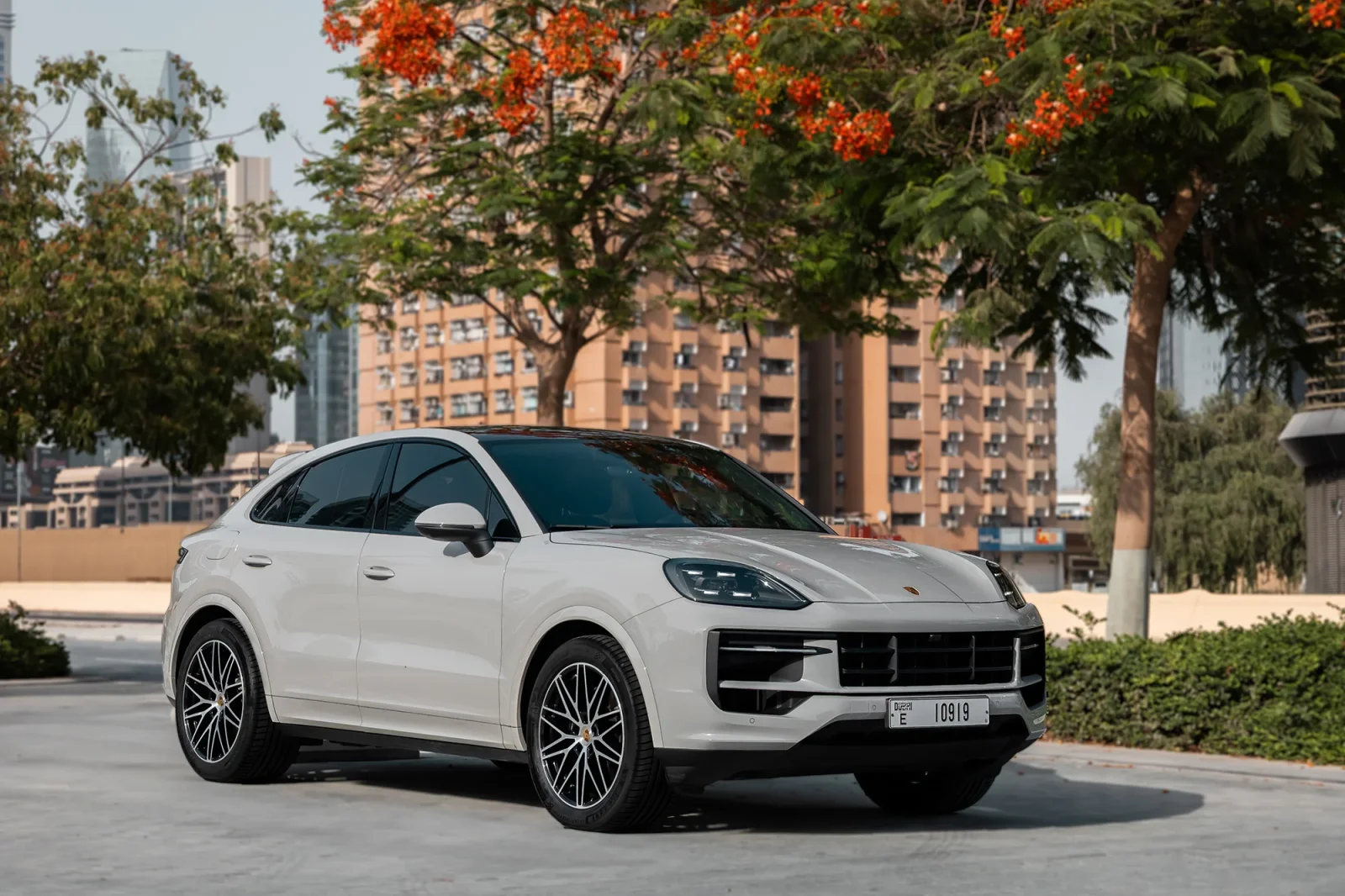 Loyer Porsche Cayenne Coupe  Gris 2024 en Dubai - 12 