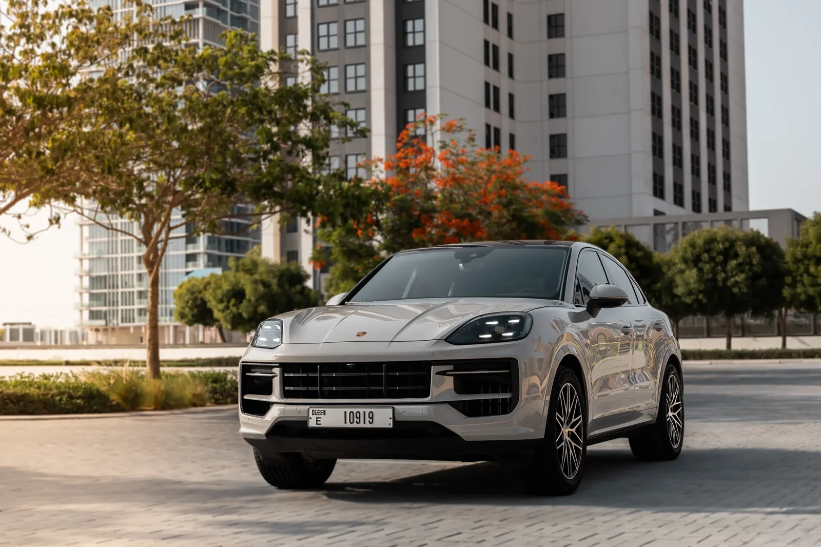 Alquiler Porsche Cayenne Coupe  Gris 2024 en Dubái