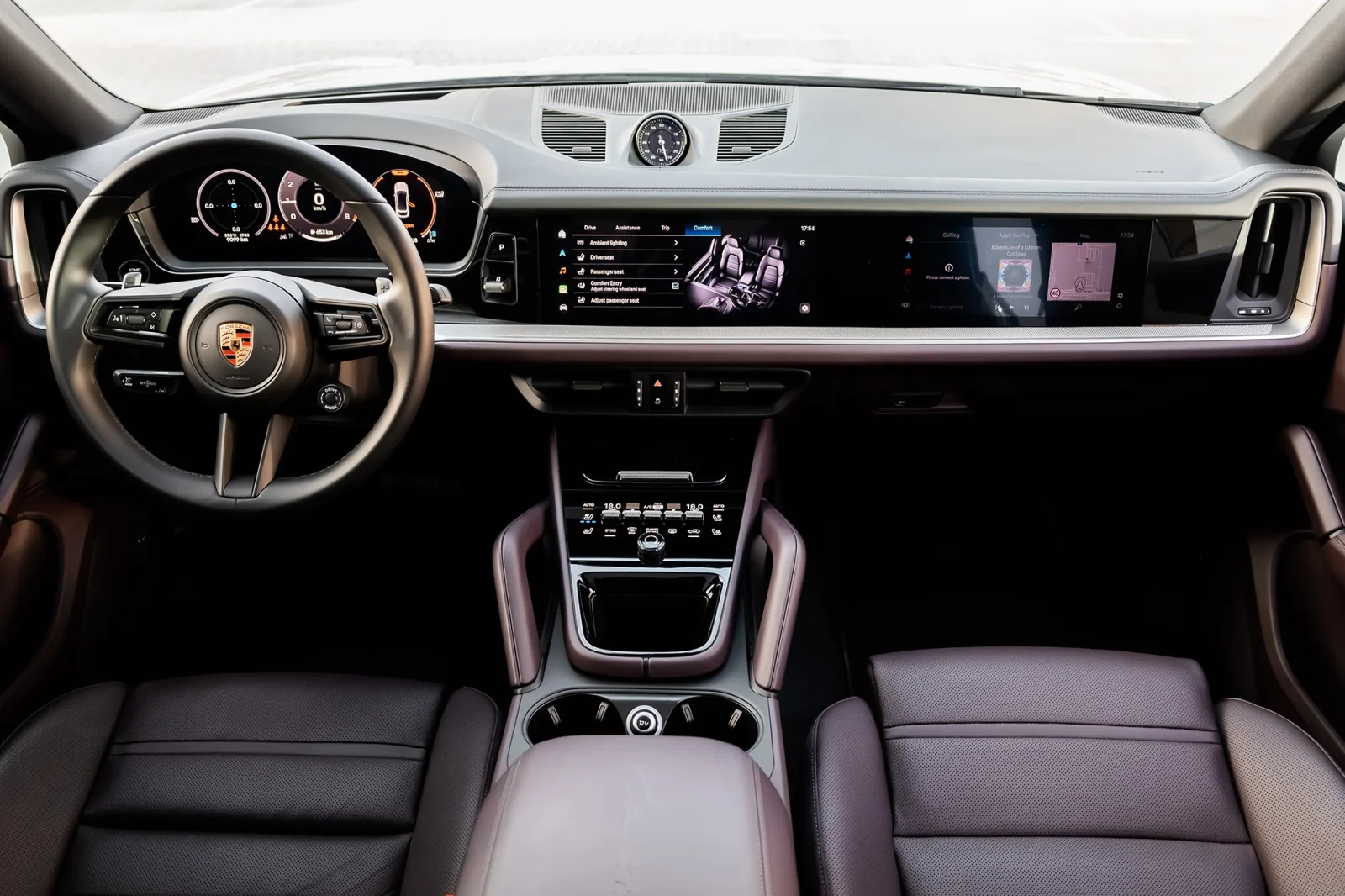 Loyer Porsche Cayenne Coupe  Gris 2024 en Dubai - 3 