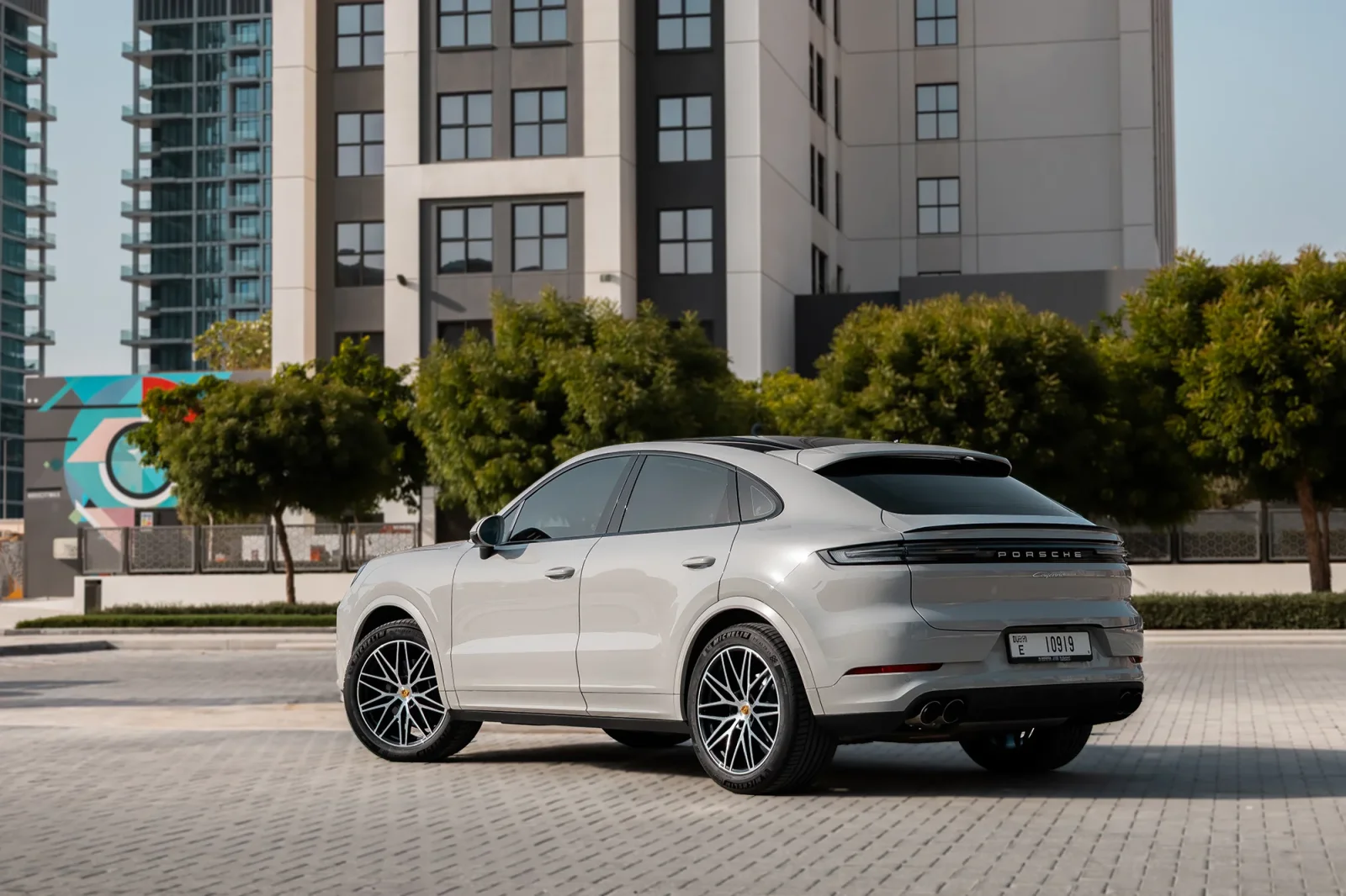 Loyer Porsche Cayenne Coupe  Gris 2024 en Dubai - 13 