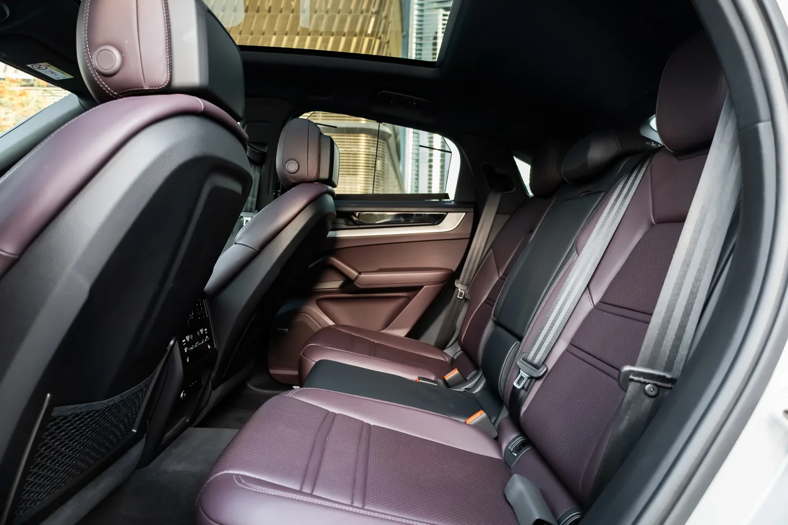 Loyer Porsche Cayenne Coupe  Gris 2024 en Dubai - 8 