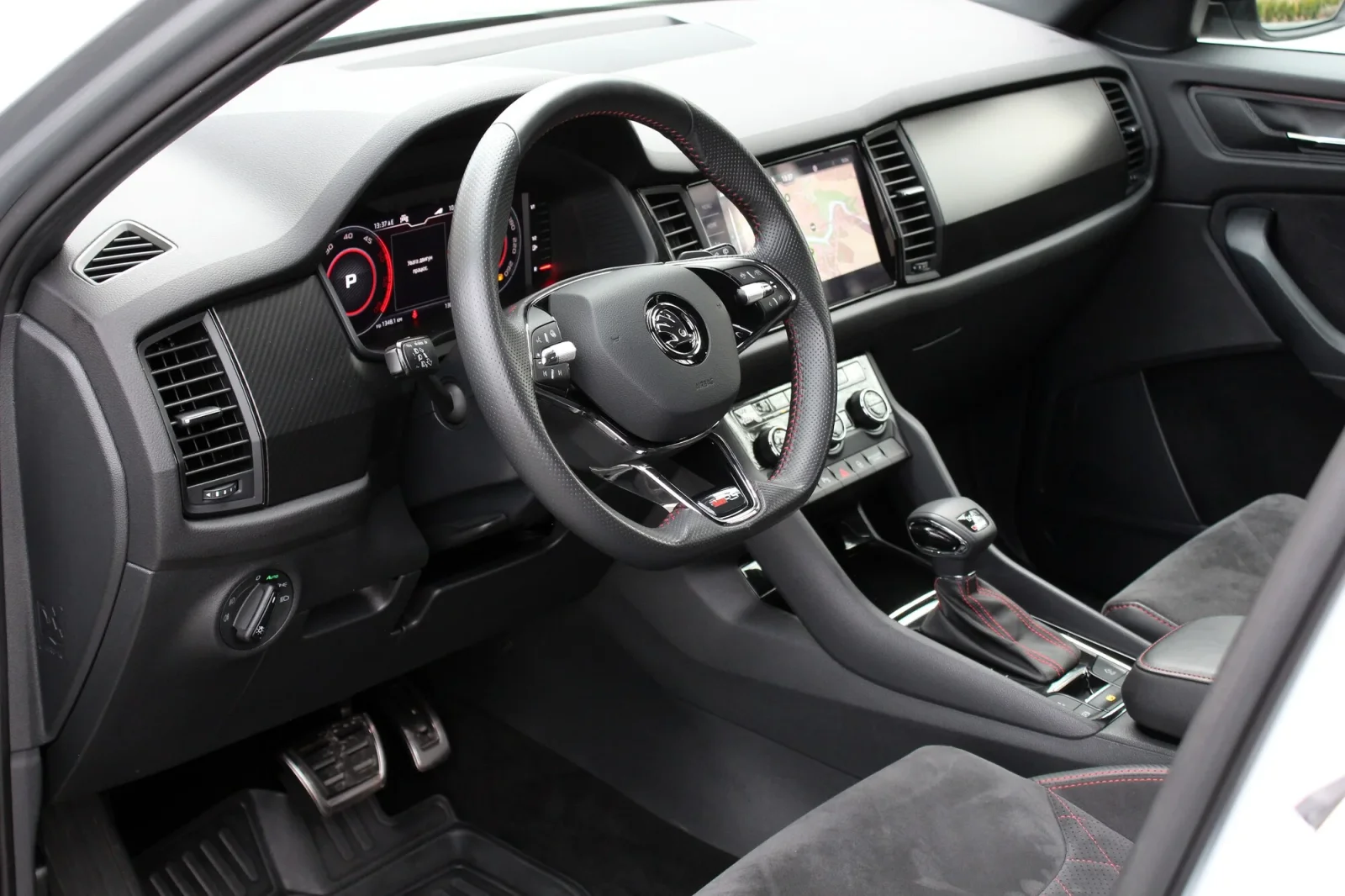 Аренда Skoda Kodiaq RS Серый 2023 в Дубае - 3 