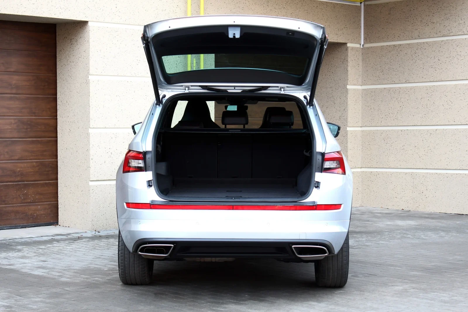 Аренда Skoda Kodiaq RS Серый 2023 в Дубае - 9 