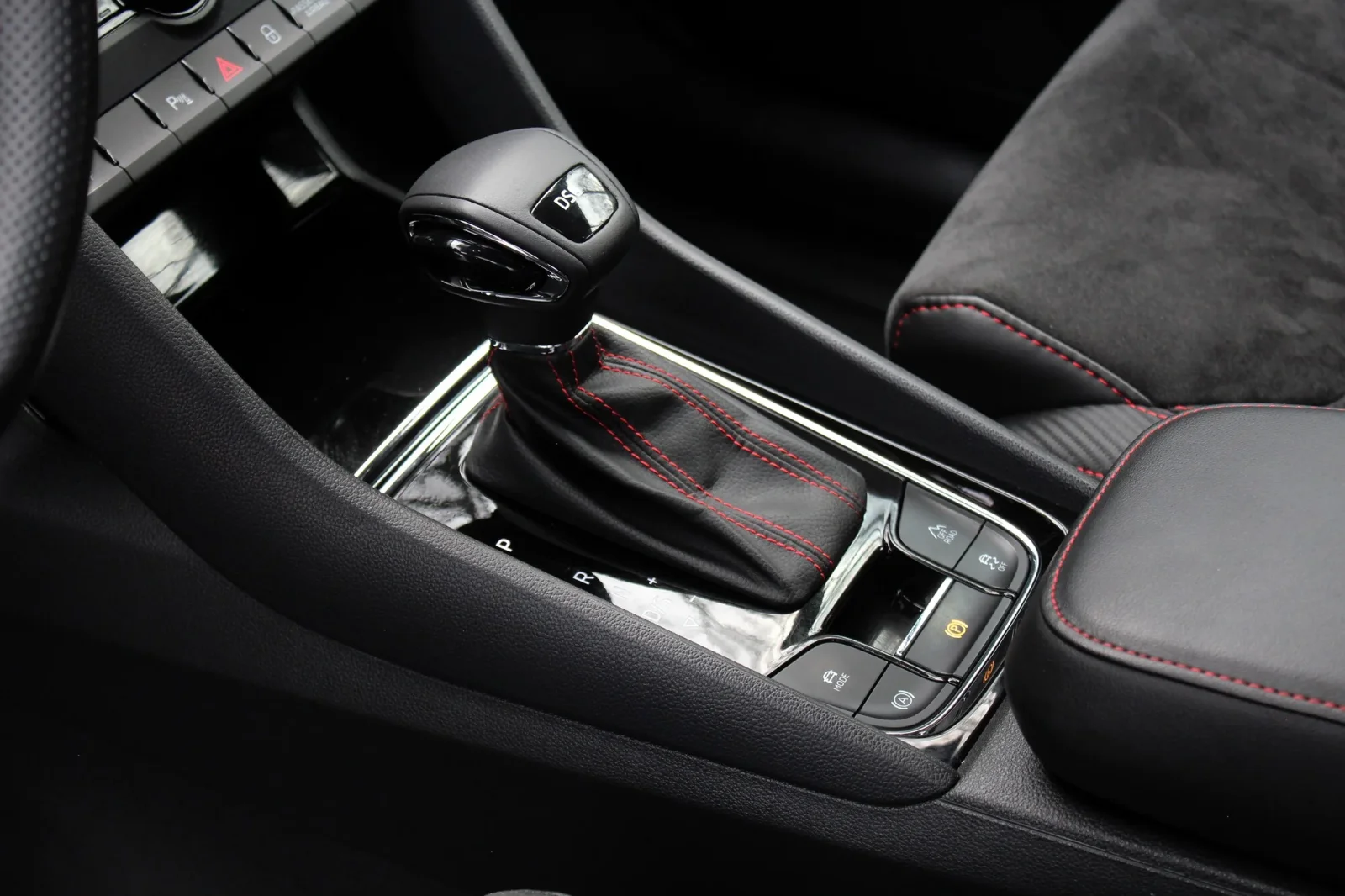 Аренда Skoda Kodiaq RS Серый 2023 в Дубае - 4 