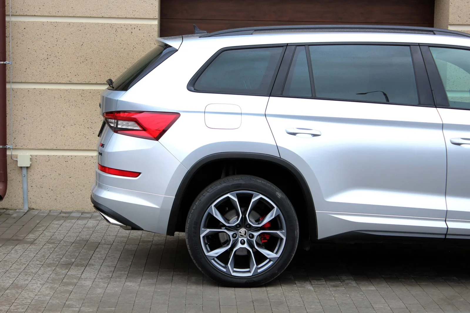 Аренда Skoda Kodiaq RS Серый 2023 в Дубае - 11 