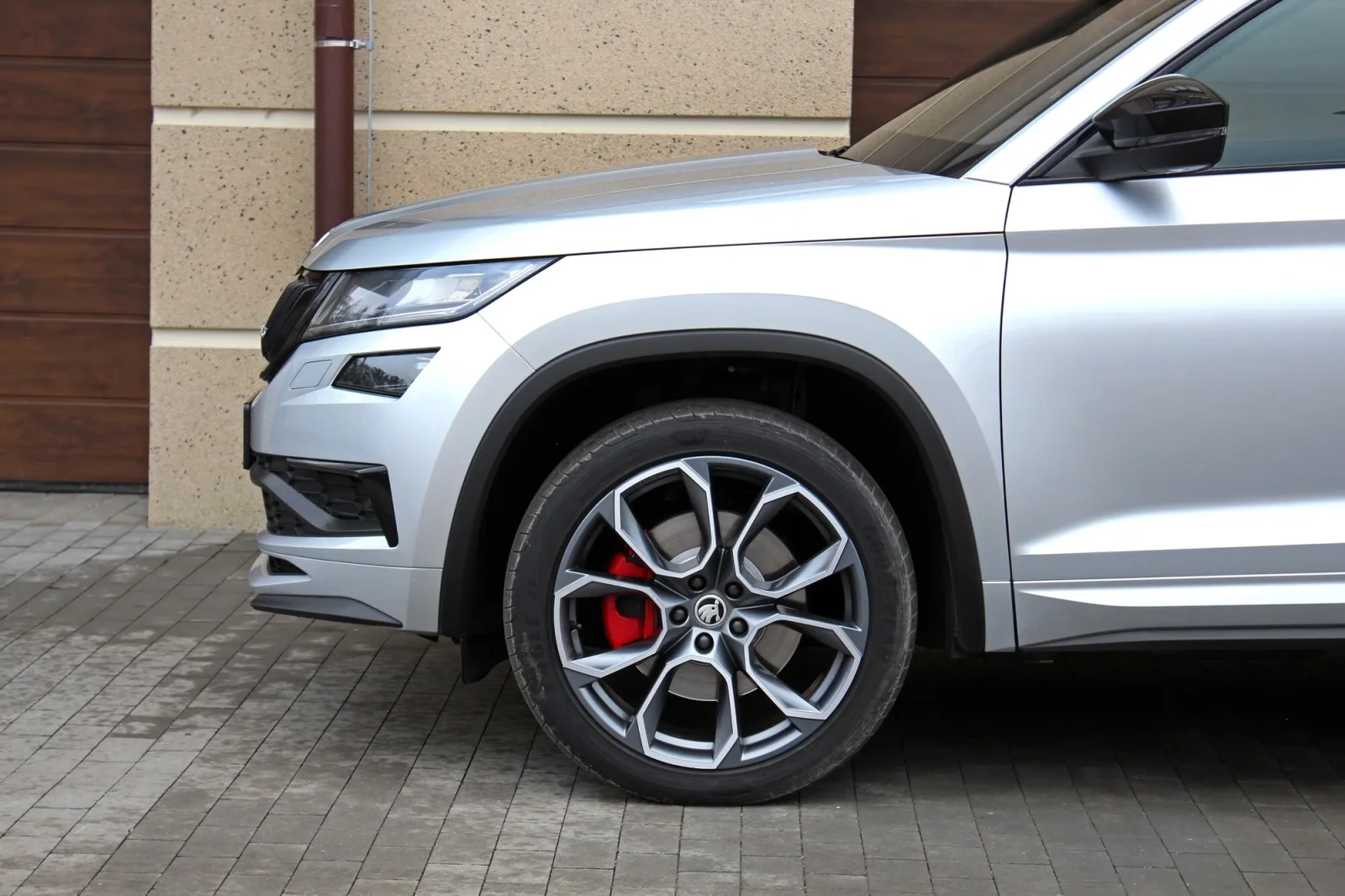 Аренда Skoda Kodiaq RS Серый 2023 в Дубае - 12 