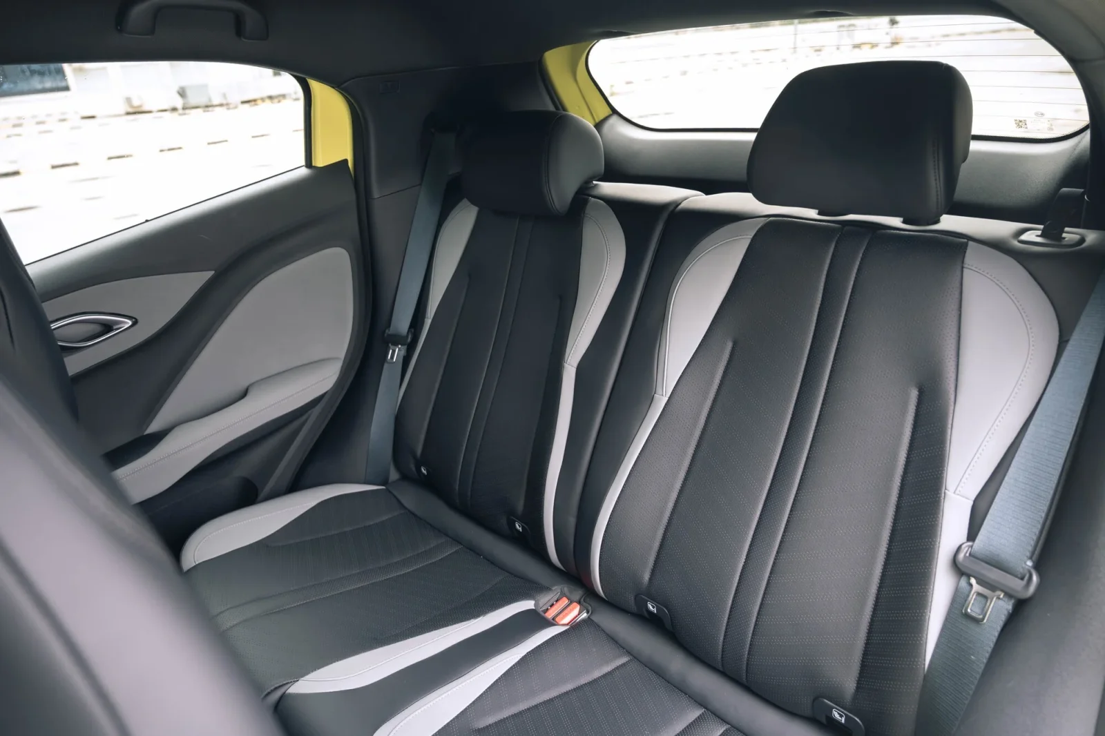 Miete BYD Dolphin Surf Gelb 2025 in der Dubai - 5 