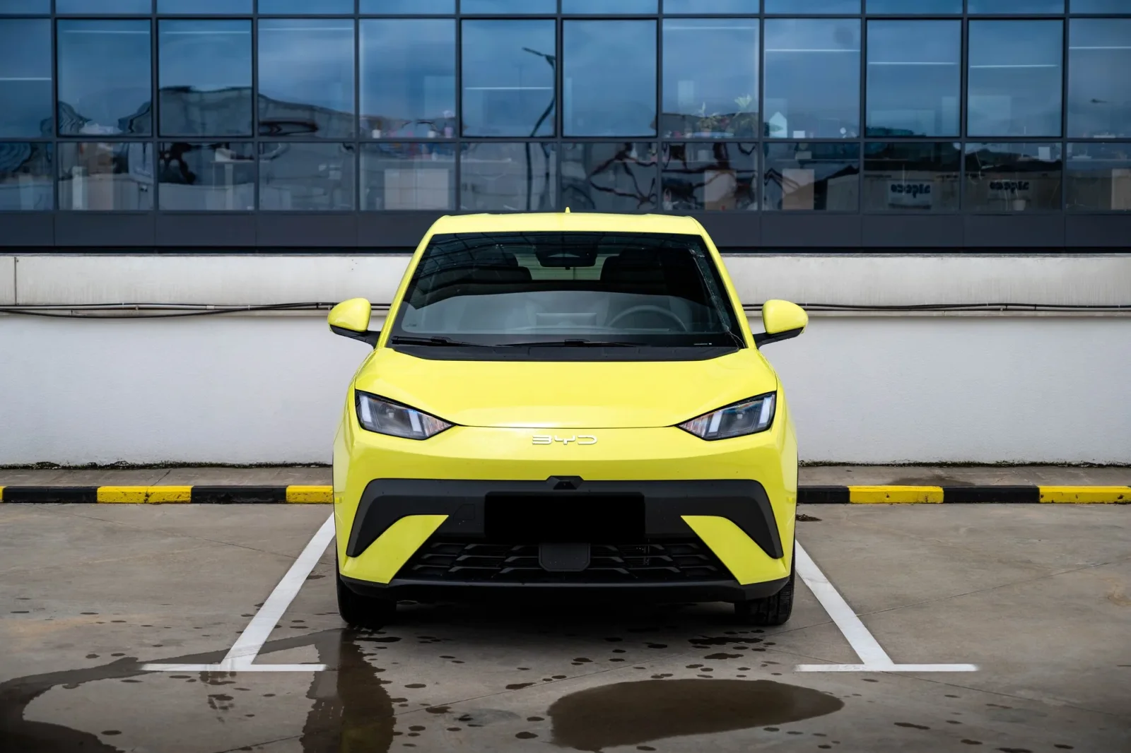 Miete BYD Dolphin Surf Gelb 2025 in der Dubai - 2 