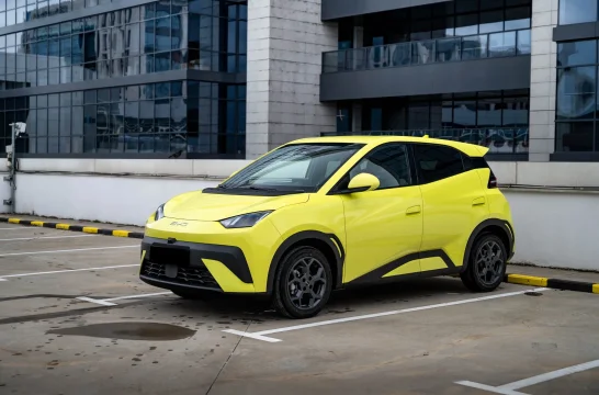 BYD Dolphin Surf Giallo 2025