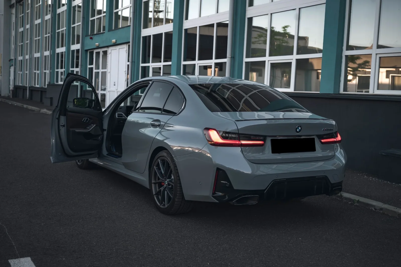 Alquiler BMW 3-Series M340i Gris 2025 en Dubái - 7 