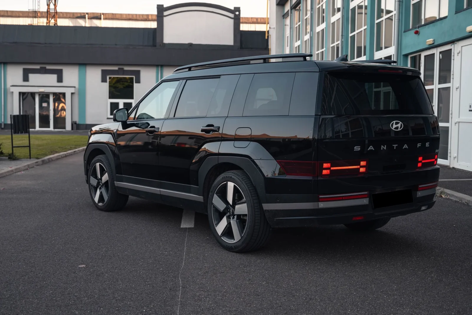 Kiralık Hyundai Santa Fe  Siyah 2025 içinde Dubai - 6 