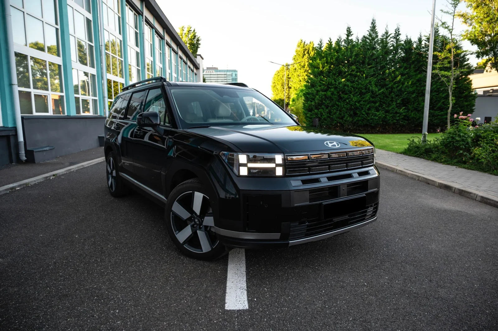 Kiralık Hyundai Santa Fe  Siyah 2025 içinde Dubai - 7 