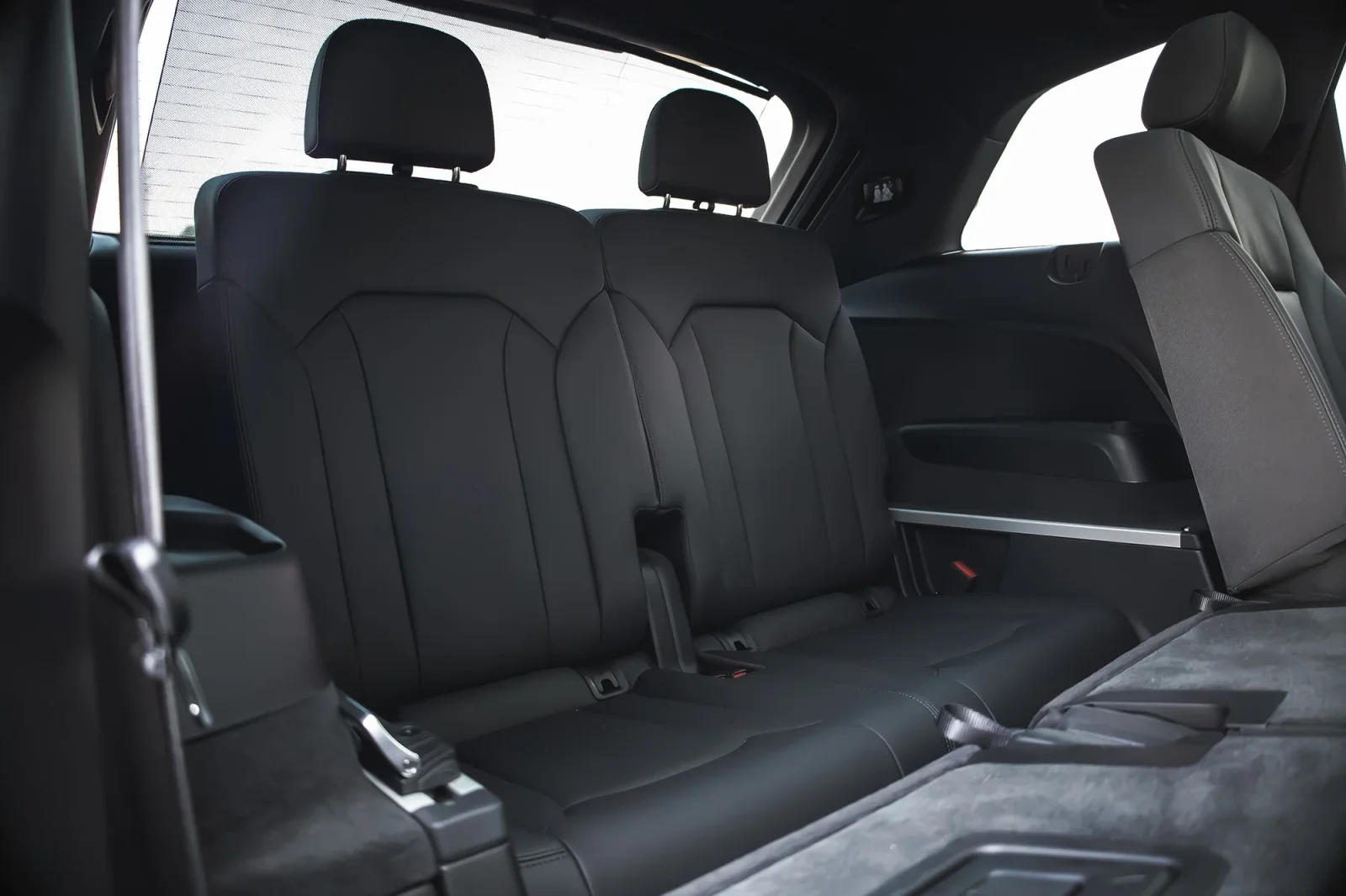 Rent Audi Q7  Silver 2023 in Dubai - 13 