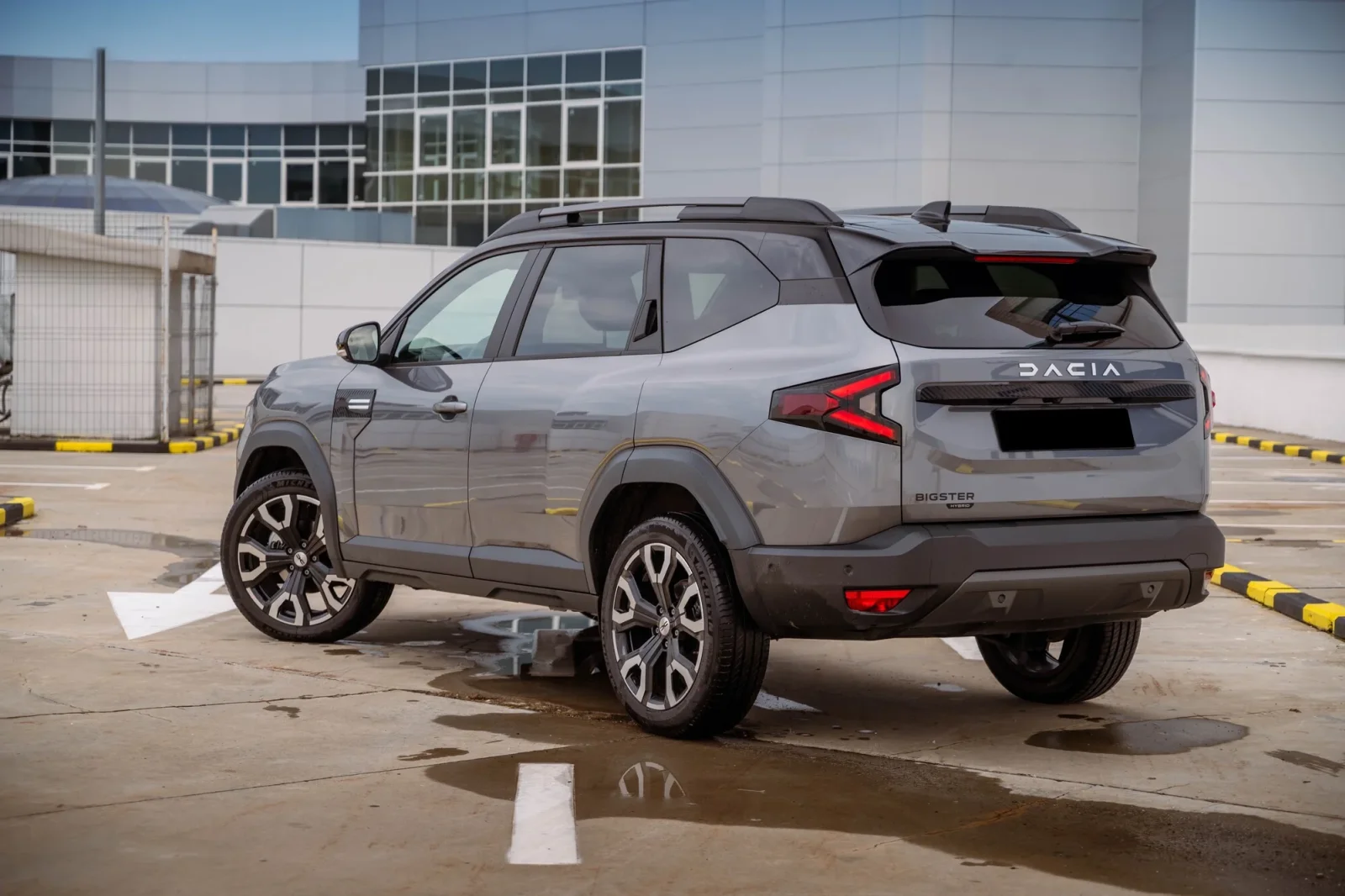 Kiralık Dacia Bigster  Gri 2025 içinde Dubai - 8 