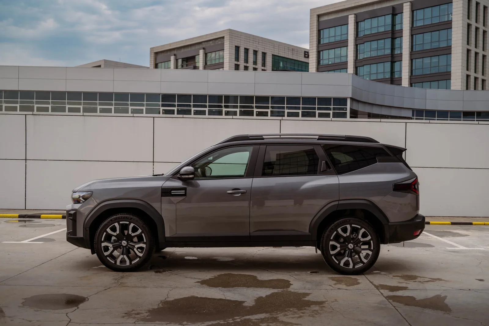 Kiralık Dacia Bigster  Gri 2025 içinde Dubai - 6 