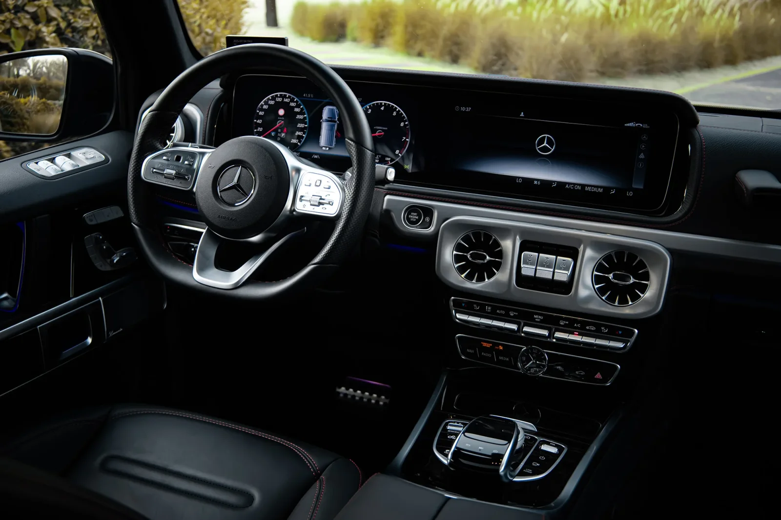 Huren Mercedes-Benz G-Class 550 Zwart 2021 in Dubai - 3 