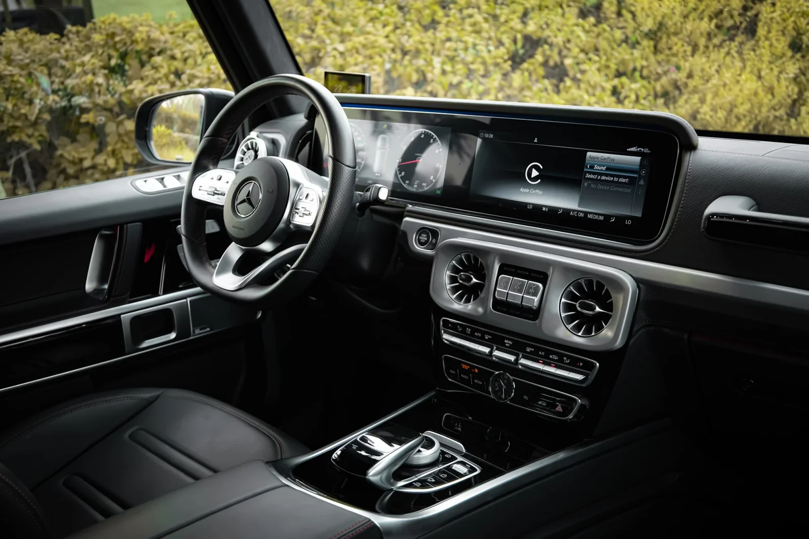 Huren Mercedes-Benz G-Class 550 Zwart 2021 in Dubai - 4 