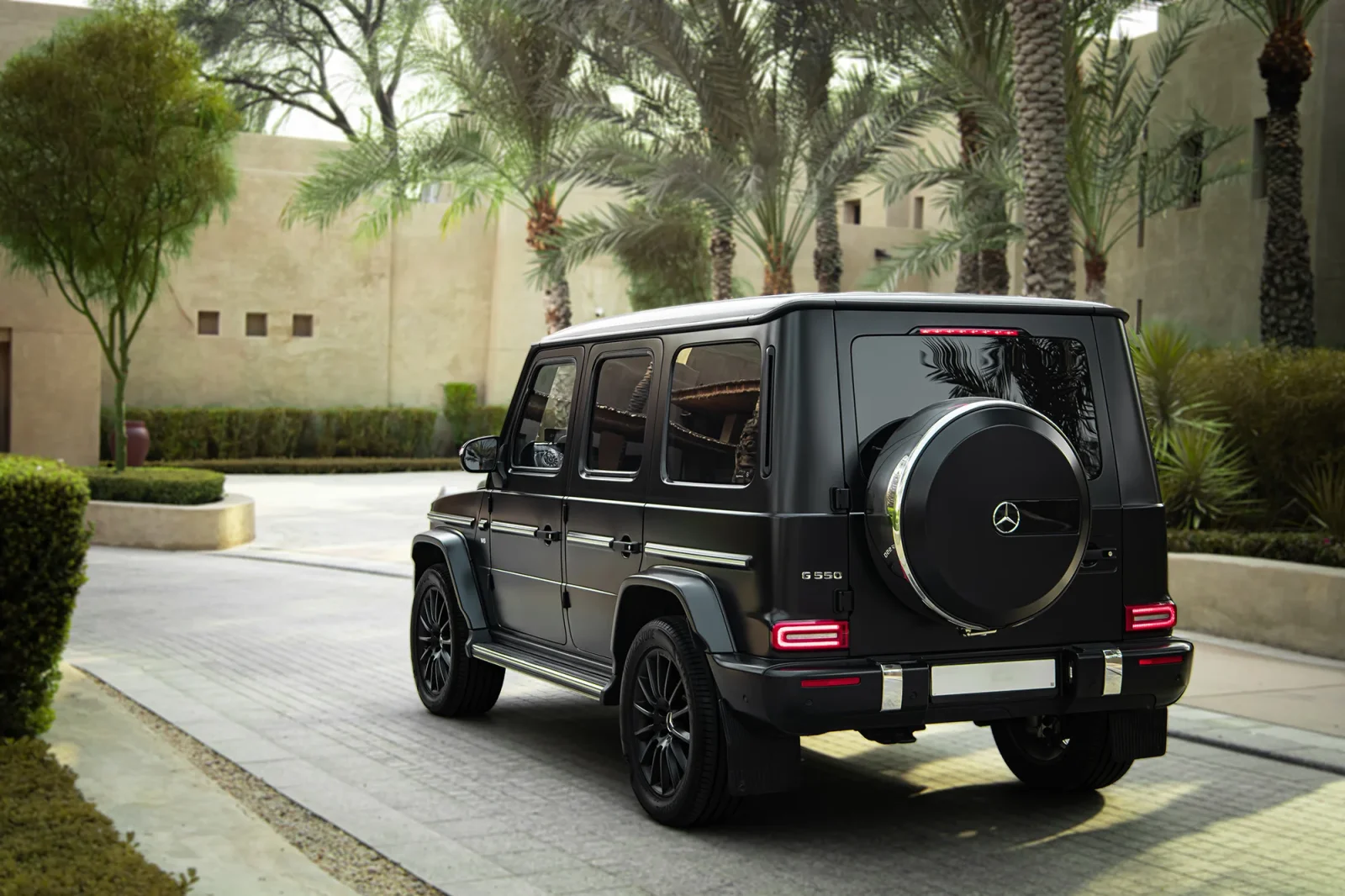 Huren Mercedes-Benz G-Class 550 Zwart 2021 in Dubai - 7 